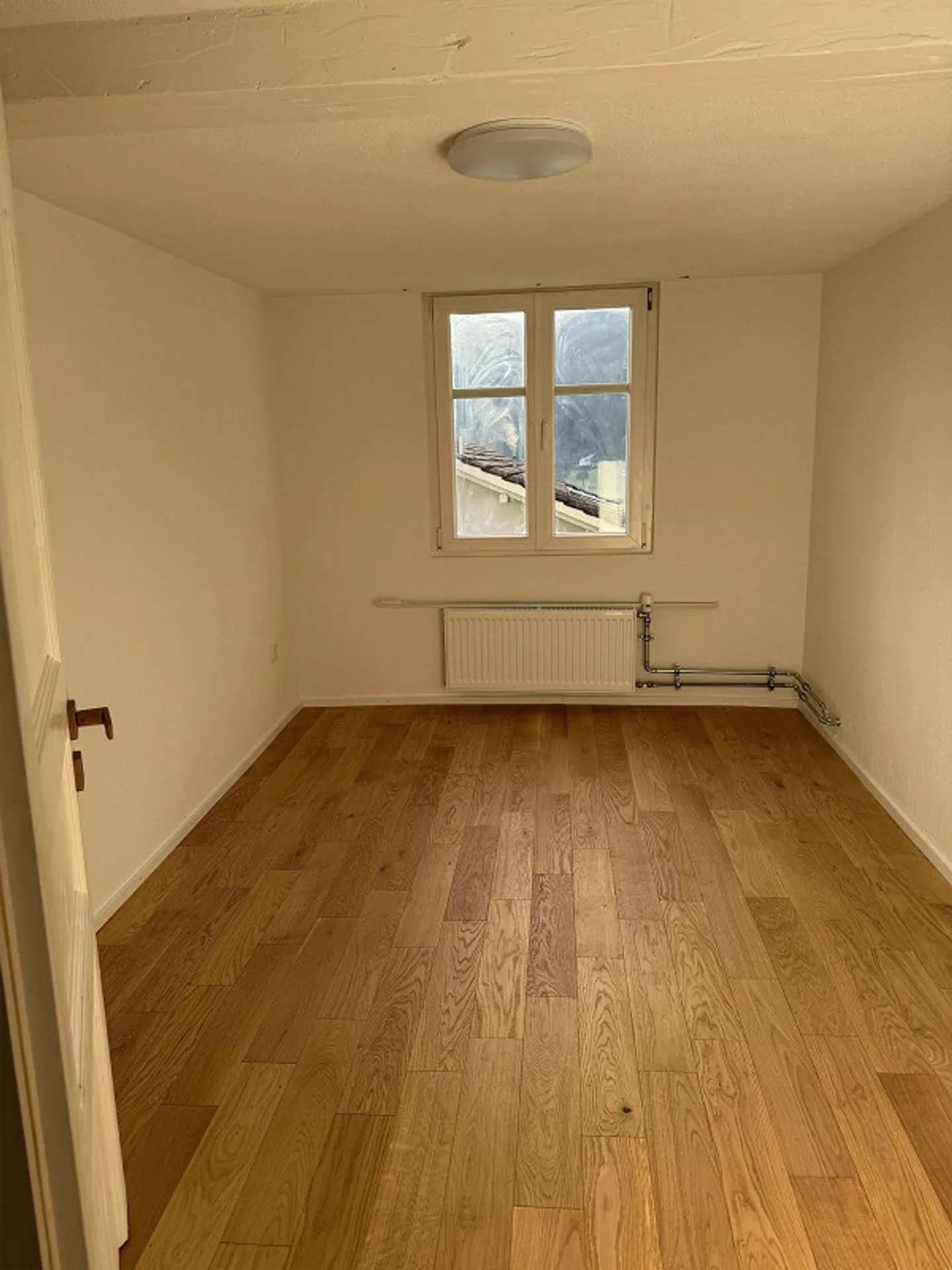 Appartement sous les combles lumineux et récemment rénové de 2,5 pièces à Flums – CHF 1'550 tout compris - Photo 9 sur 9