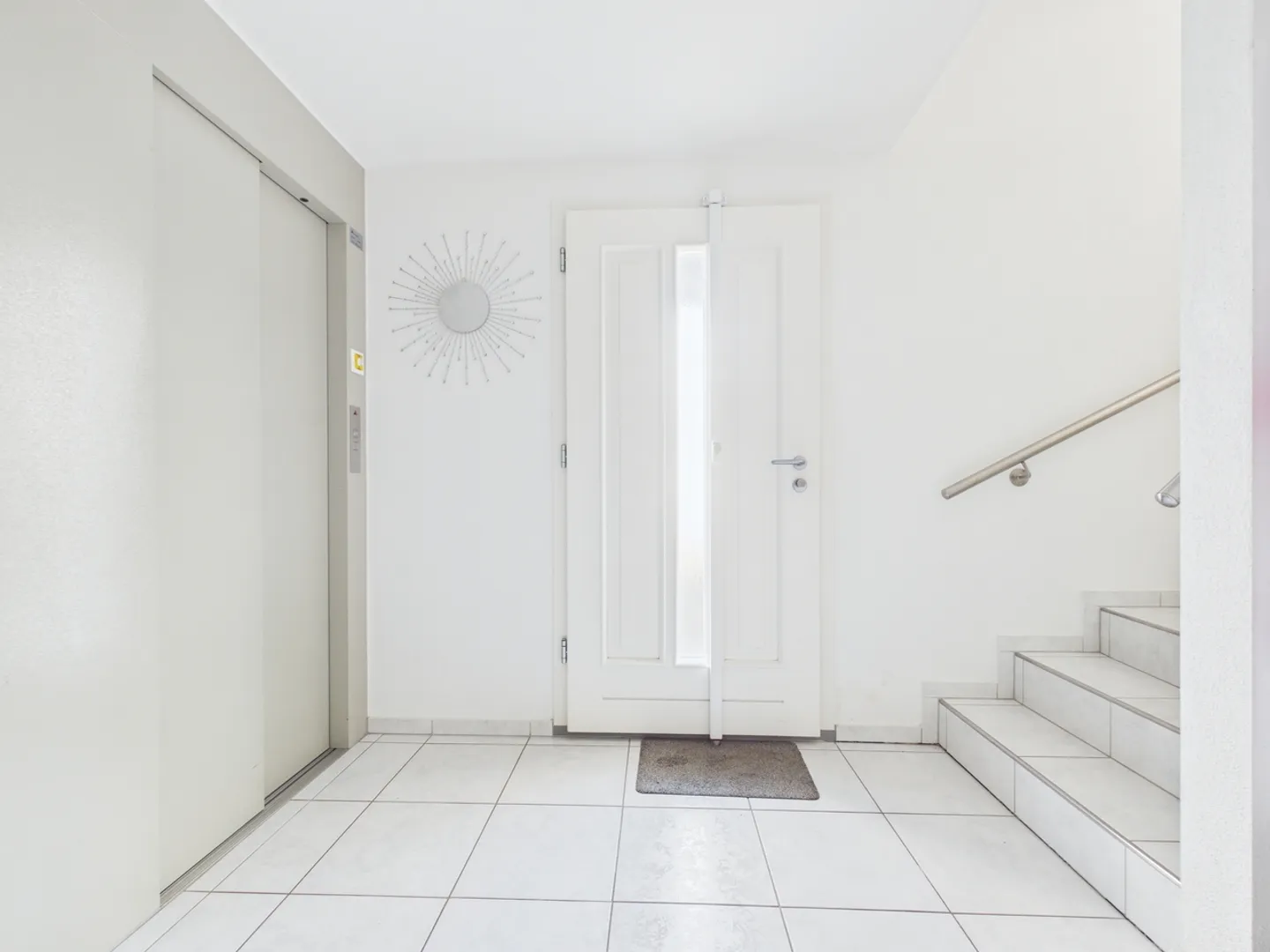 Casa unifamiliare di 5,5 stanze ben tenuta con ampio spazio esterno - Foto 3 di 15