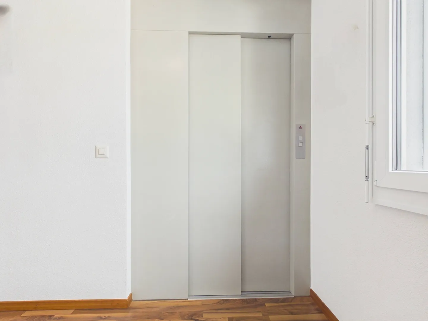 Casa unifamiliare di 5,5 stanze ben tenuta con ampio spazio esterno - Foto 4 di 15