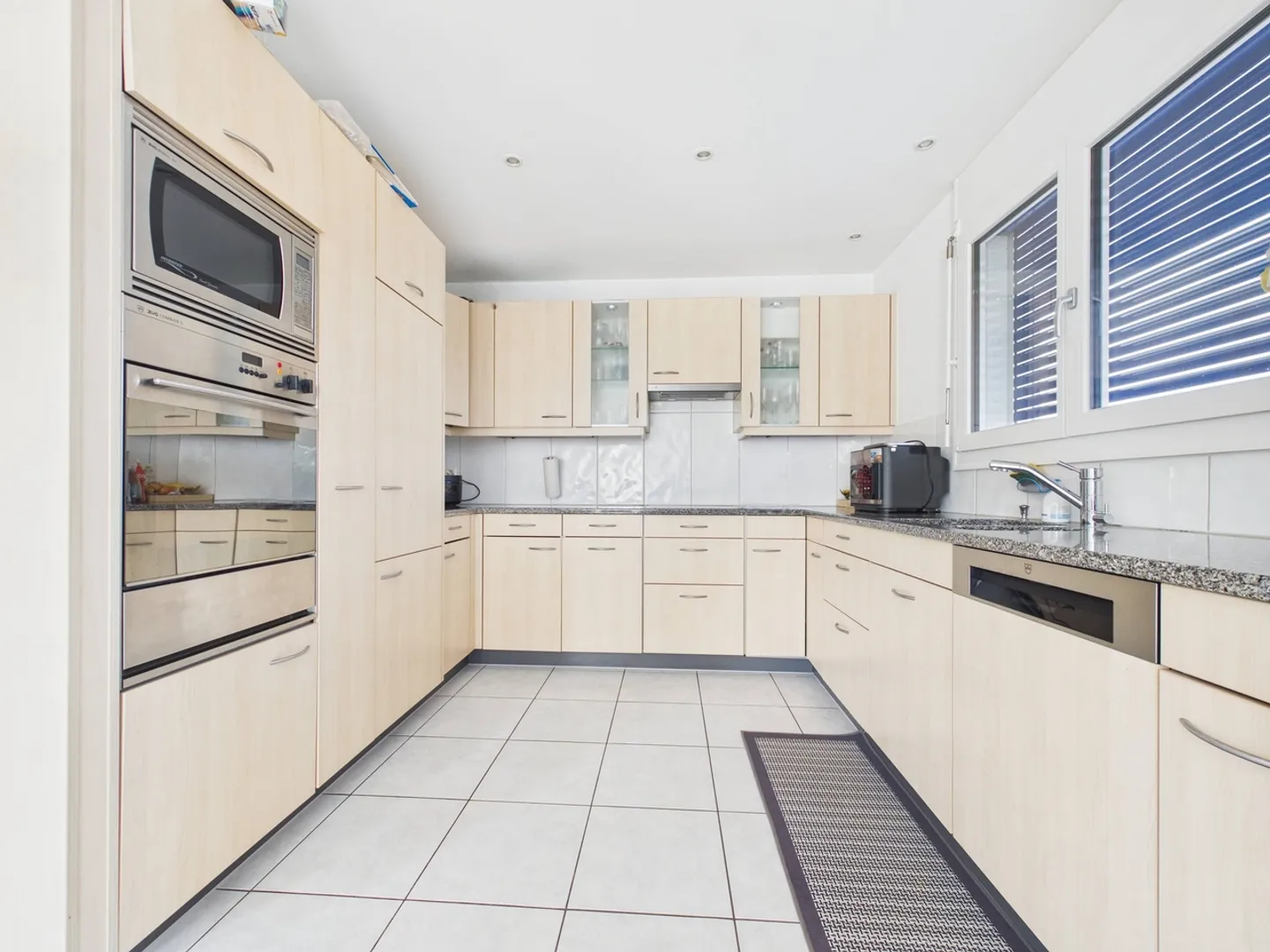 Casa unifamiliare di 5,5 stanze ben tenuta con ampio spazio esterno - Foto 5 di 15