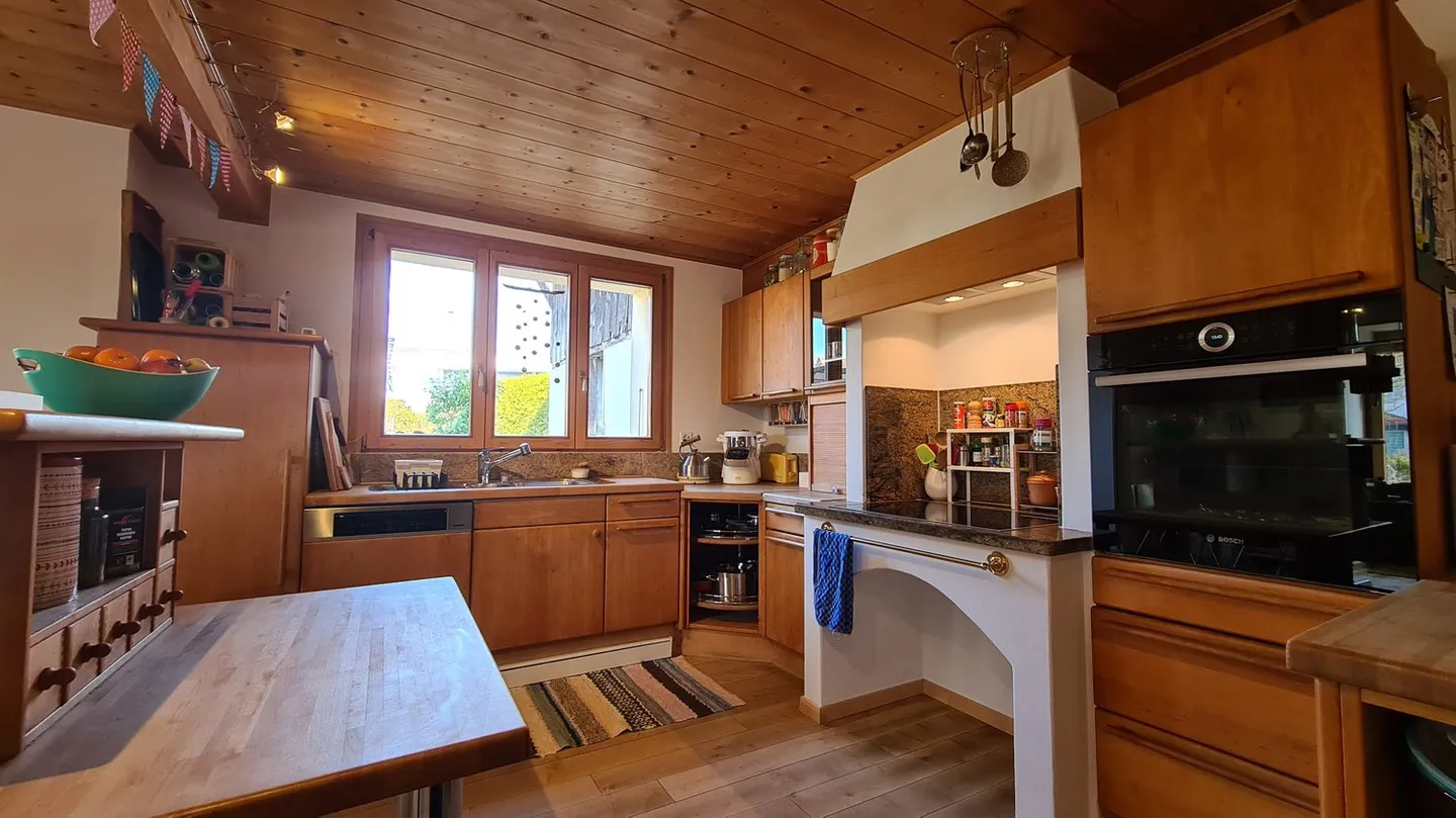 Spacious house with garden, stable, barn - Photo 17 of 47