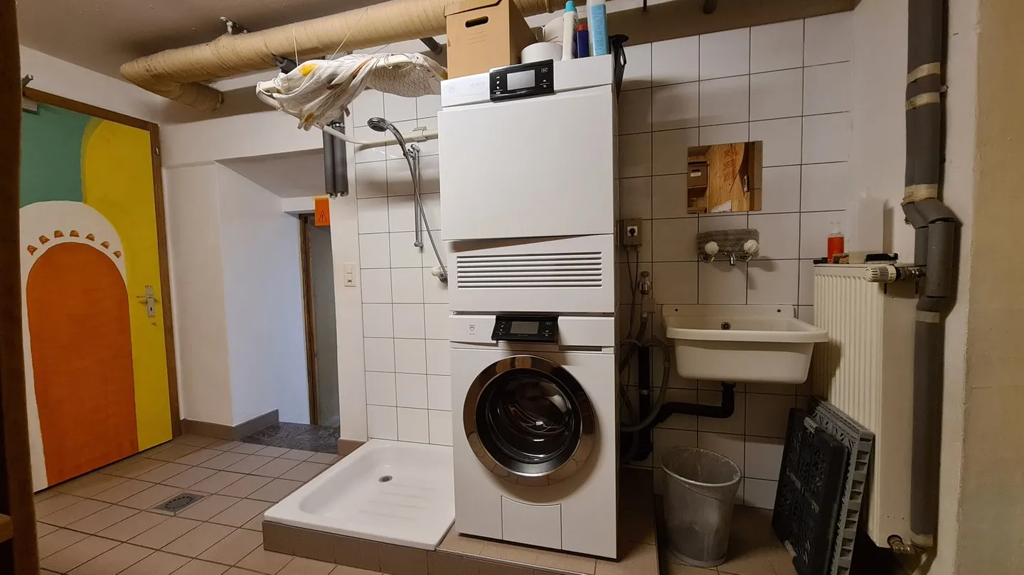 Spacious house with garden, stable, barn - Photo 25 of 47