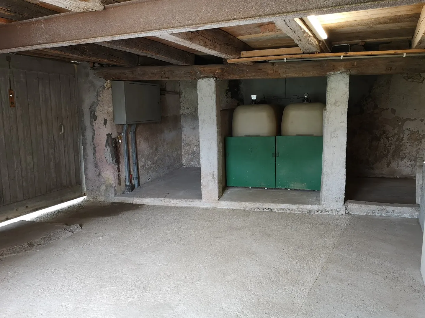 Spacious house with garden, stable, barn - Photo 38 of 47