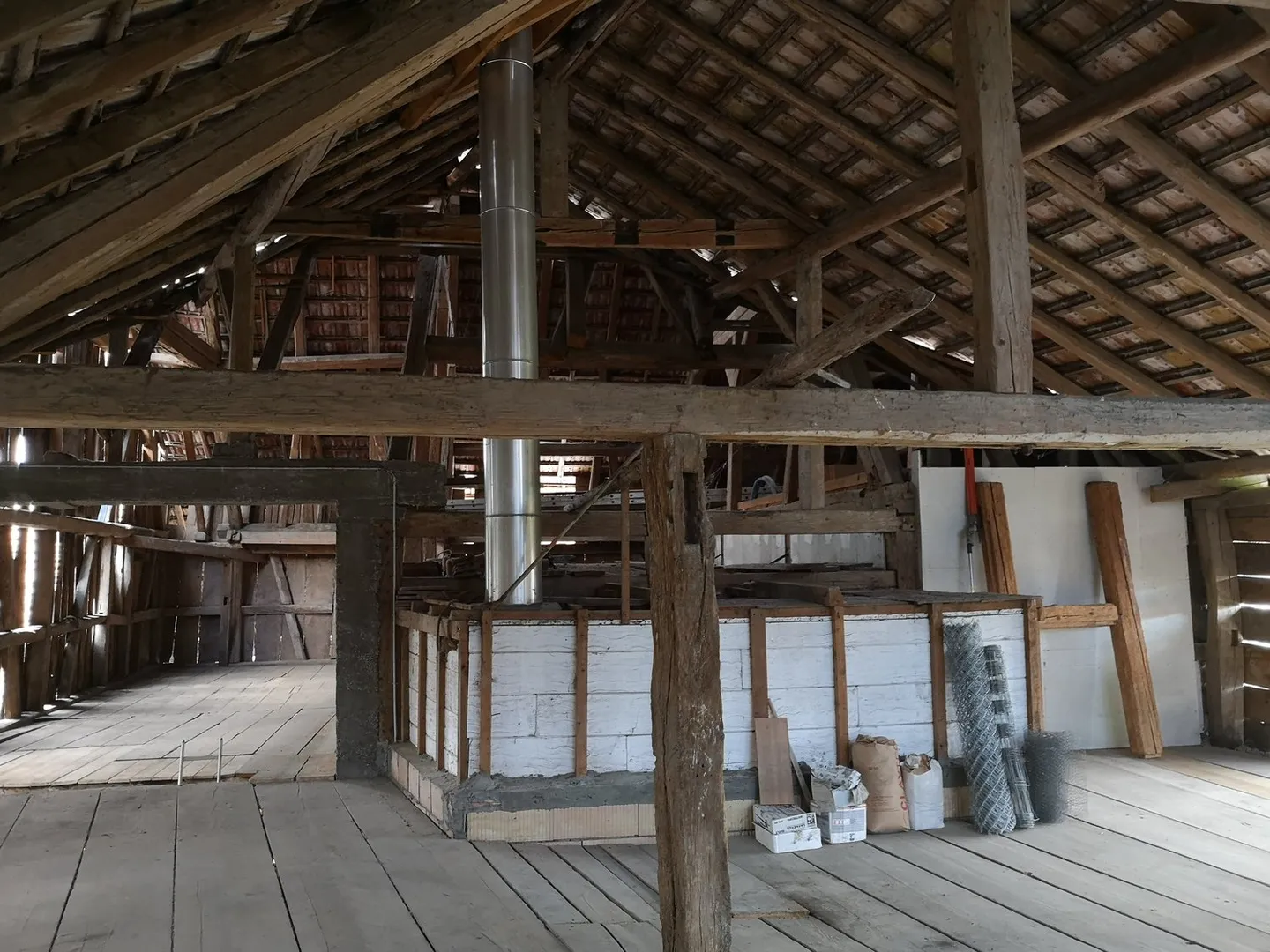 Spacious house with garden, stable, barn - Photo 41 of 47