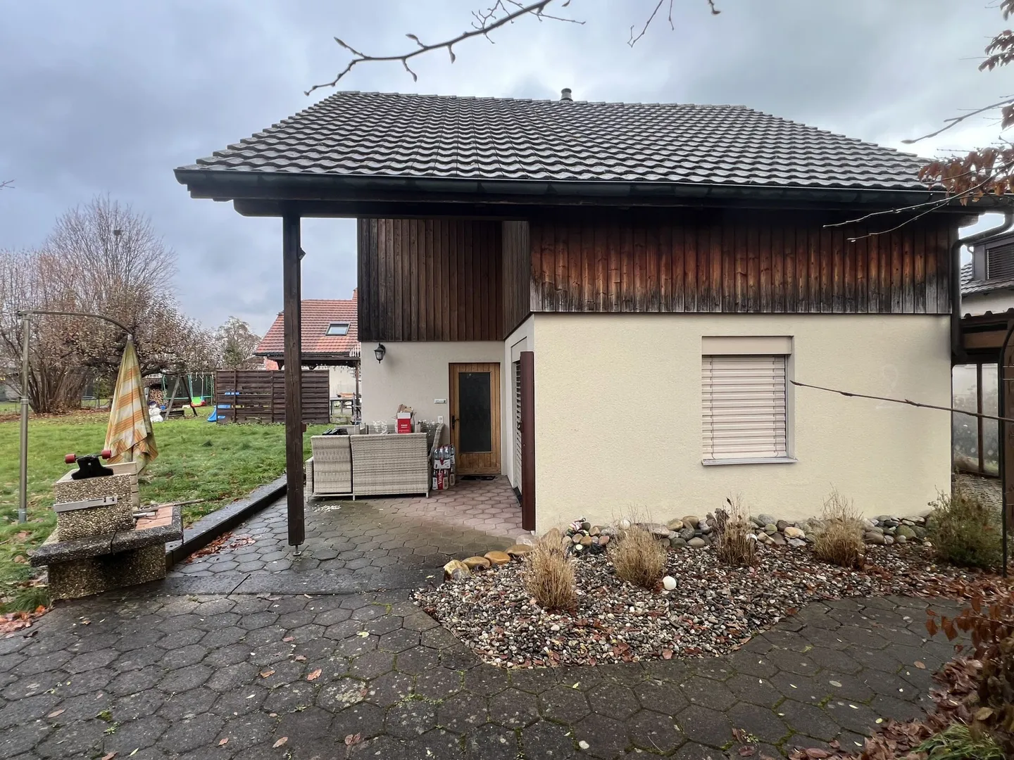 Charmantes 3,5-Zimmer-Einfamilienhaus mit 613 m² Grundstück - Foto 5 von 9
