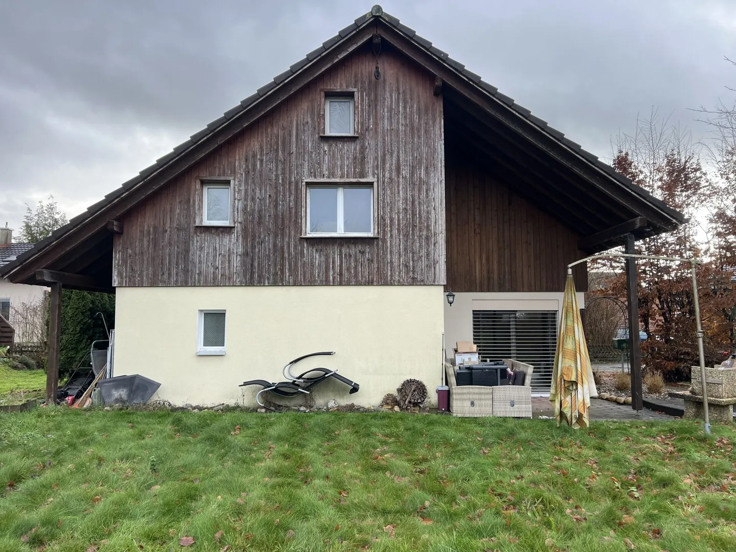 Charmantes 3,5-Zimmer-Einfamilienhaus mit 613 m² Grundstück - Foto 6 von 9