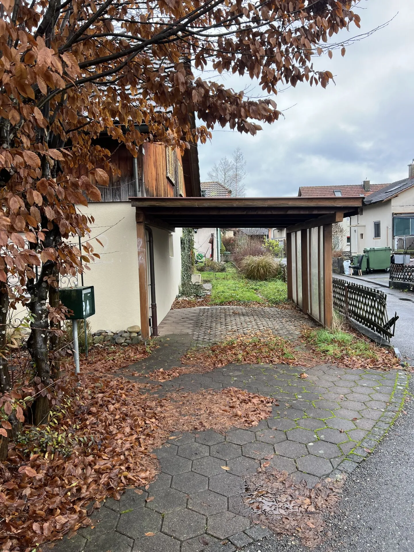 Charmantes 3,5-Zimmer-Einfamilienhaus mit 613 m² Grundstück - Foto 4 von 9