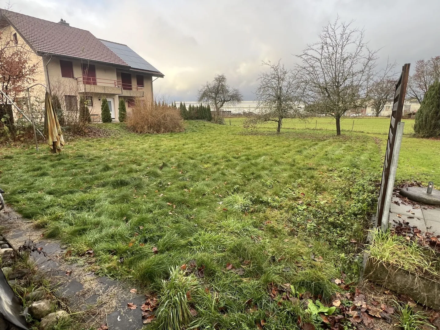 Charmantes 3,5-Zimmer-Einfamilienhaus mit 613 m² Grundstück - Foto 7 von 9