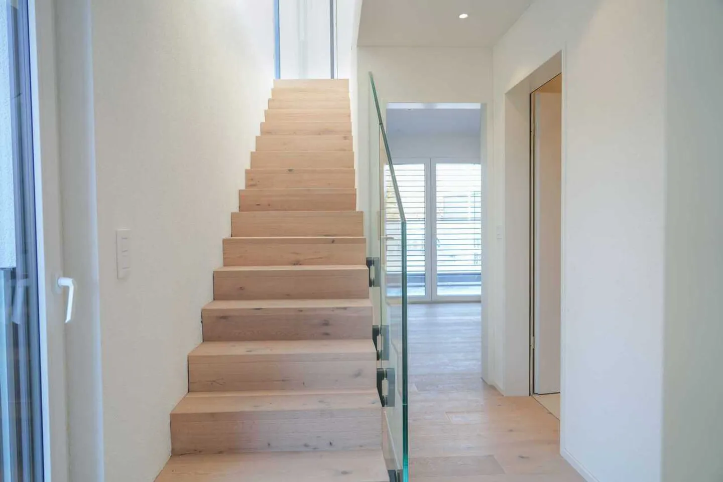 Moderne Maisonette mit Terrasse - Foto 8 von 12