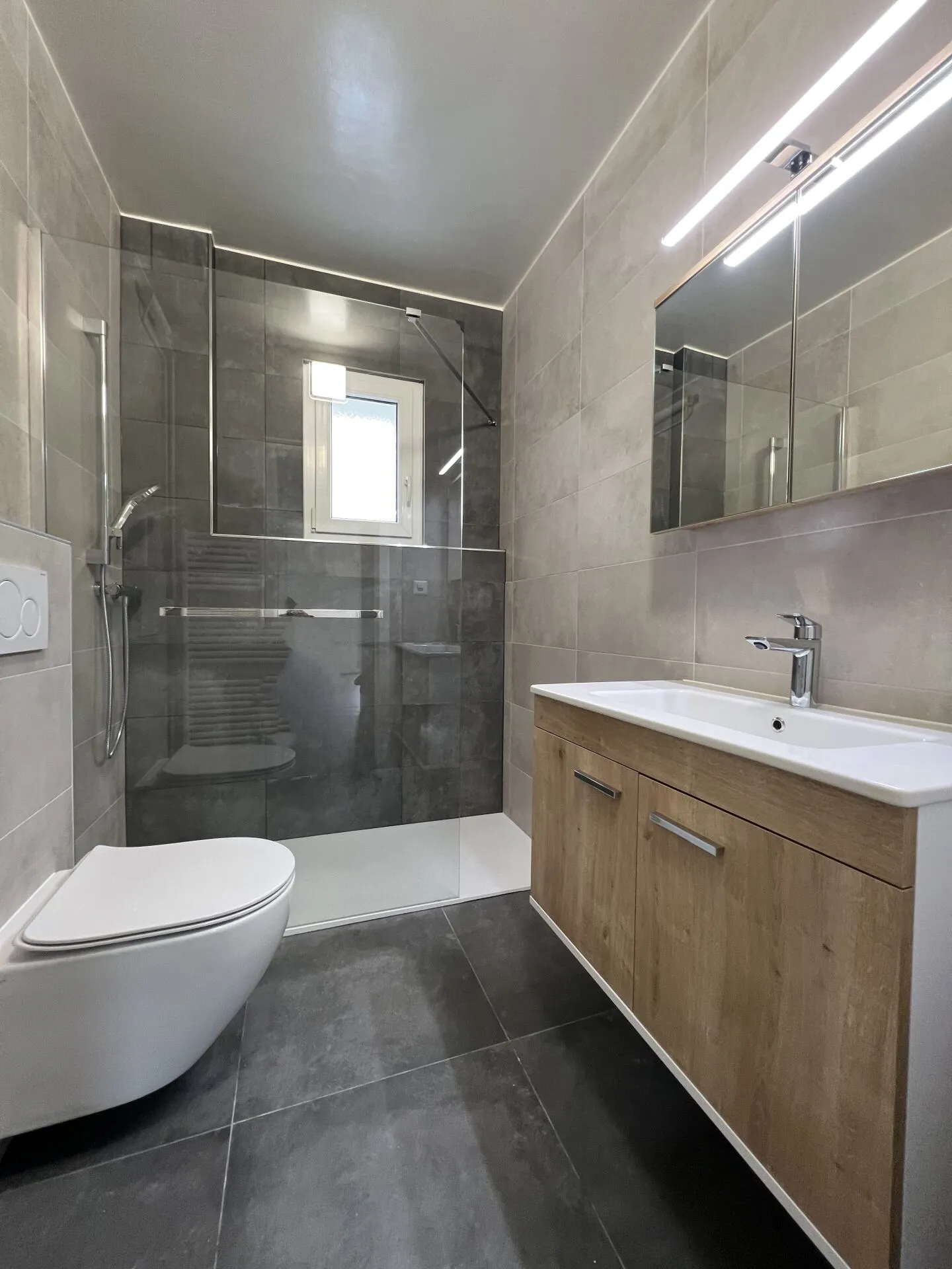 Saint-Imier, beautiful 3-room apartment on the 1st floor with balcony renovated - Photo 3 of 6