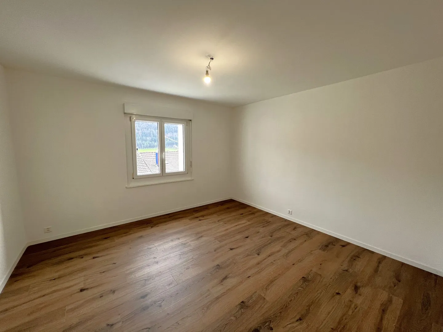 Saint-Imier, beautiful 3-room apartment on the 1st floor with balcony renovated - Photo 4 of 6