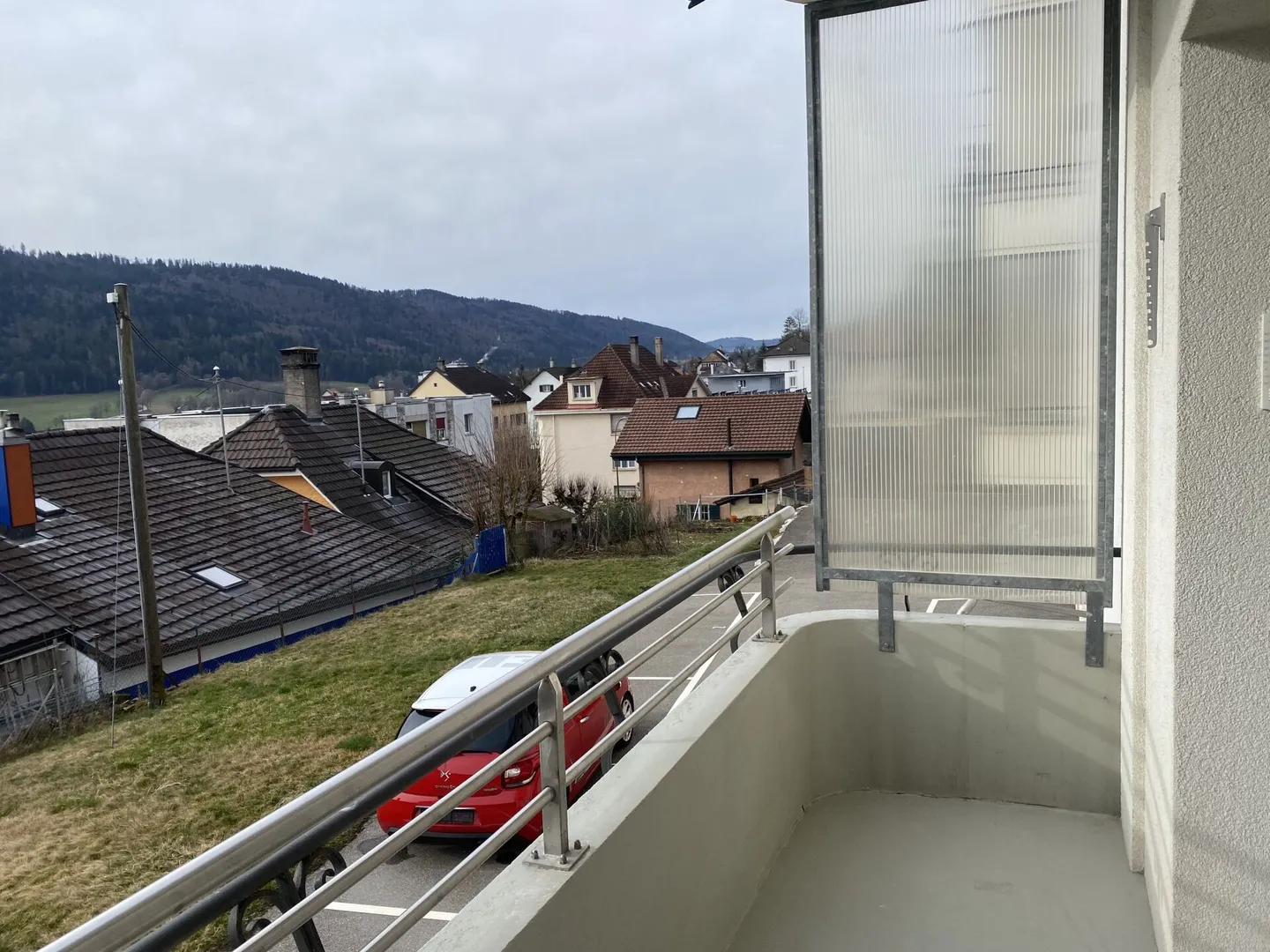Saint-Imier, beautiful 3-room apartment on the 1st floor with balcony renovated - Photo 5 of 6