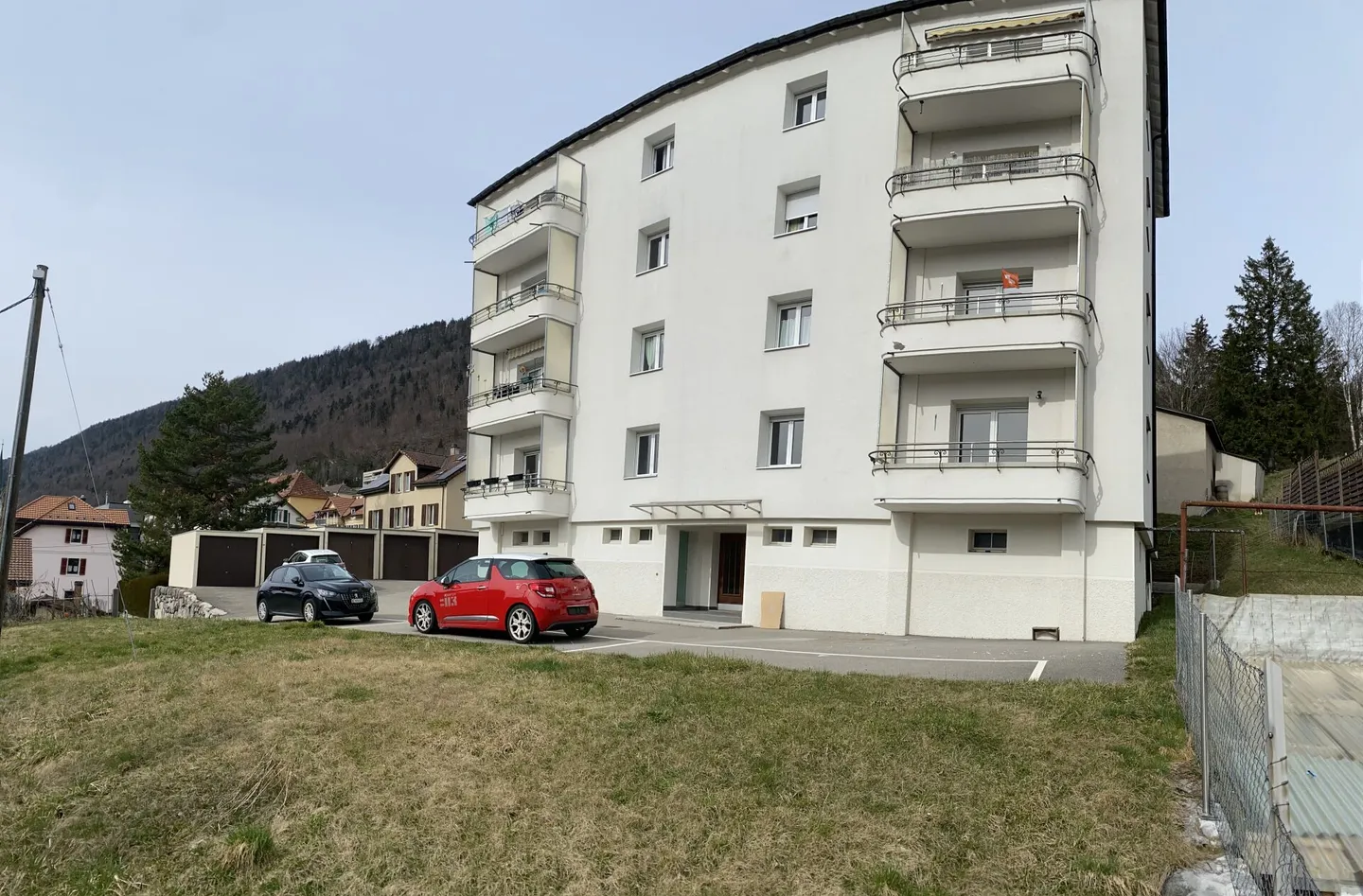 Saint-Imier, beautiful 3-room apartment on the 1st floor with balcony renovated - Photo 6 of 6