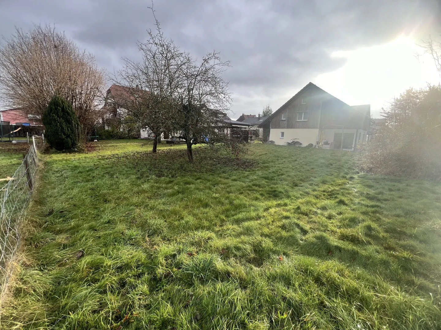 Charmantes 3,5-Zimmer-Einfamilienhaus mit 613 m² Grundstück - Foto 9 von 9