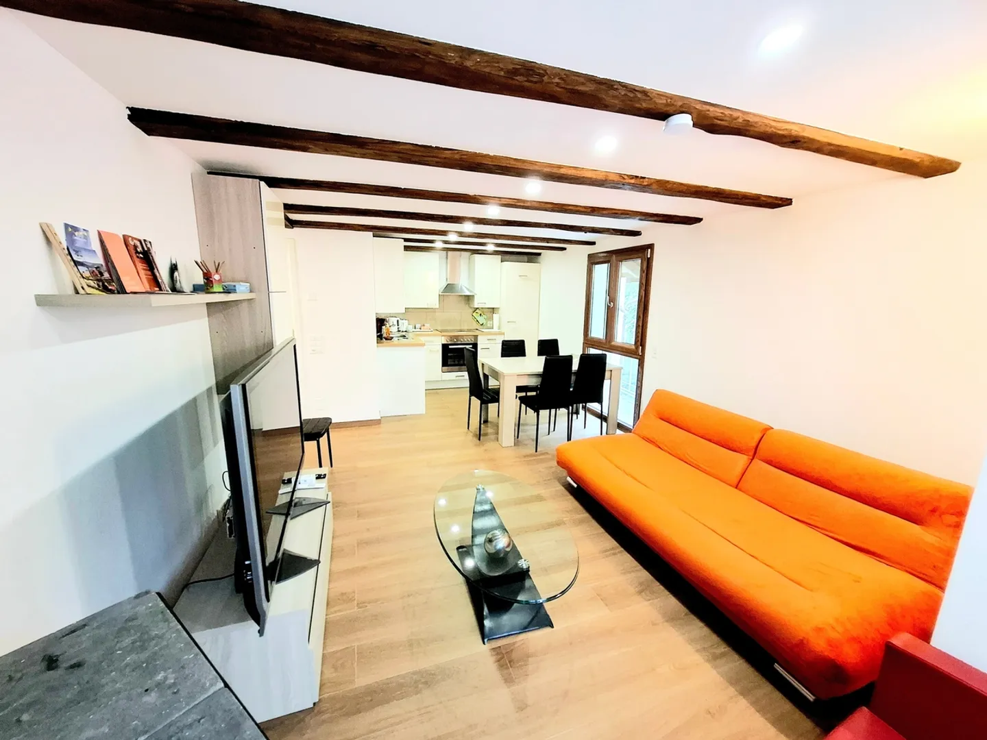 Modernes 3,5-Zimmer-Apartment auf zwei Ebenen in Verzasca - Foto 1 von 9