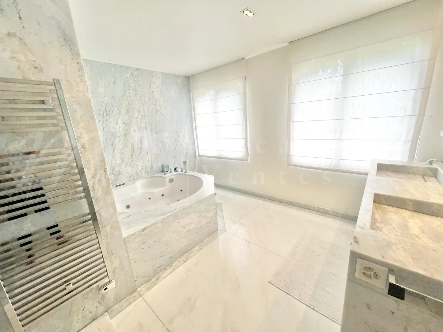 VILLAGGIO VICINO! MAGNIFICO APPARTAMENTO DI 250 m2, GRANDE TERRAZZA E VISTA APERTA - Foto 10 di 14