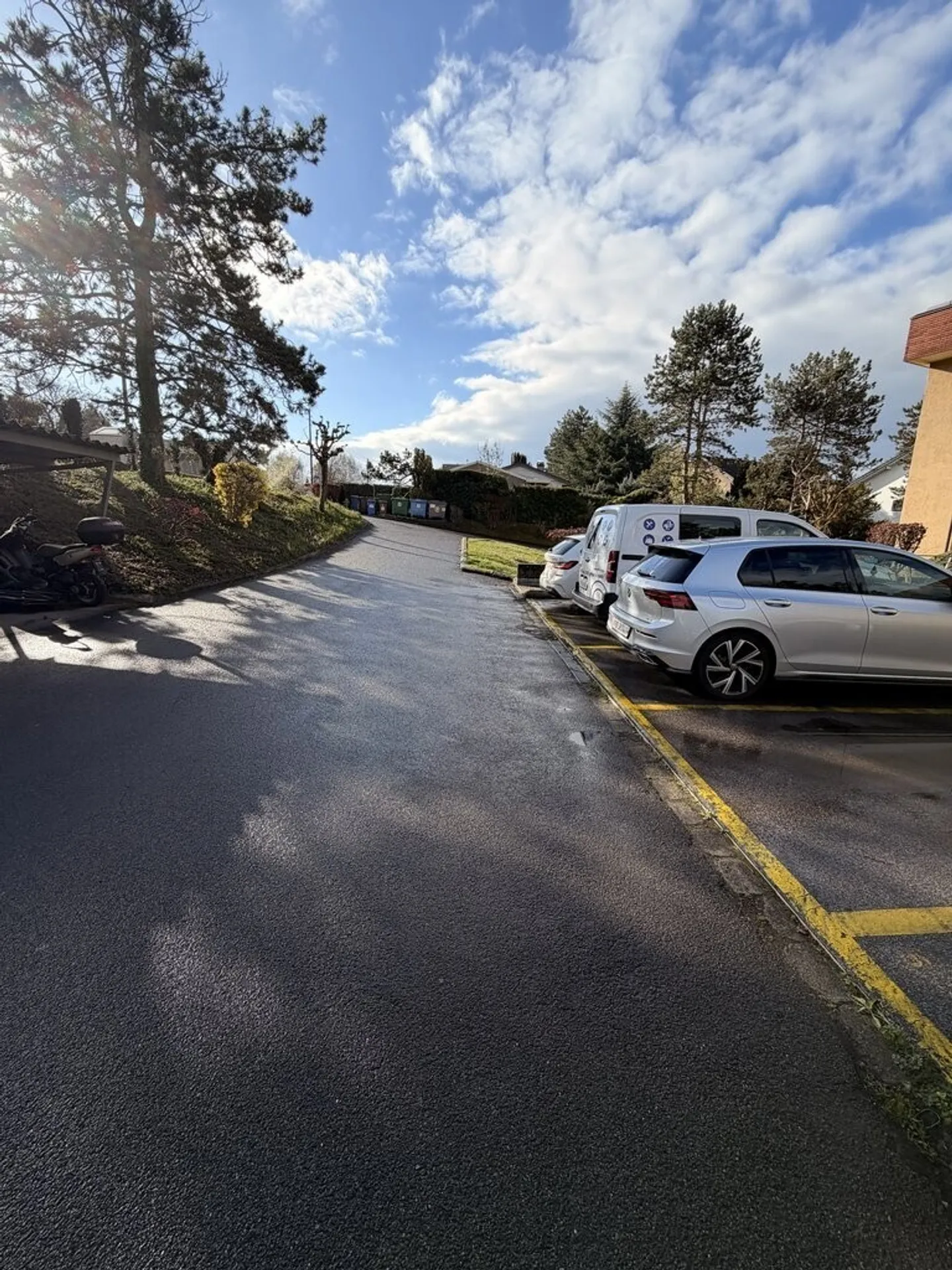 Außenparkplatz in Prilly - Foto 2 von 2
