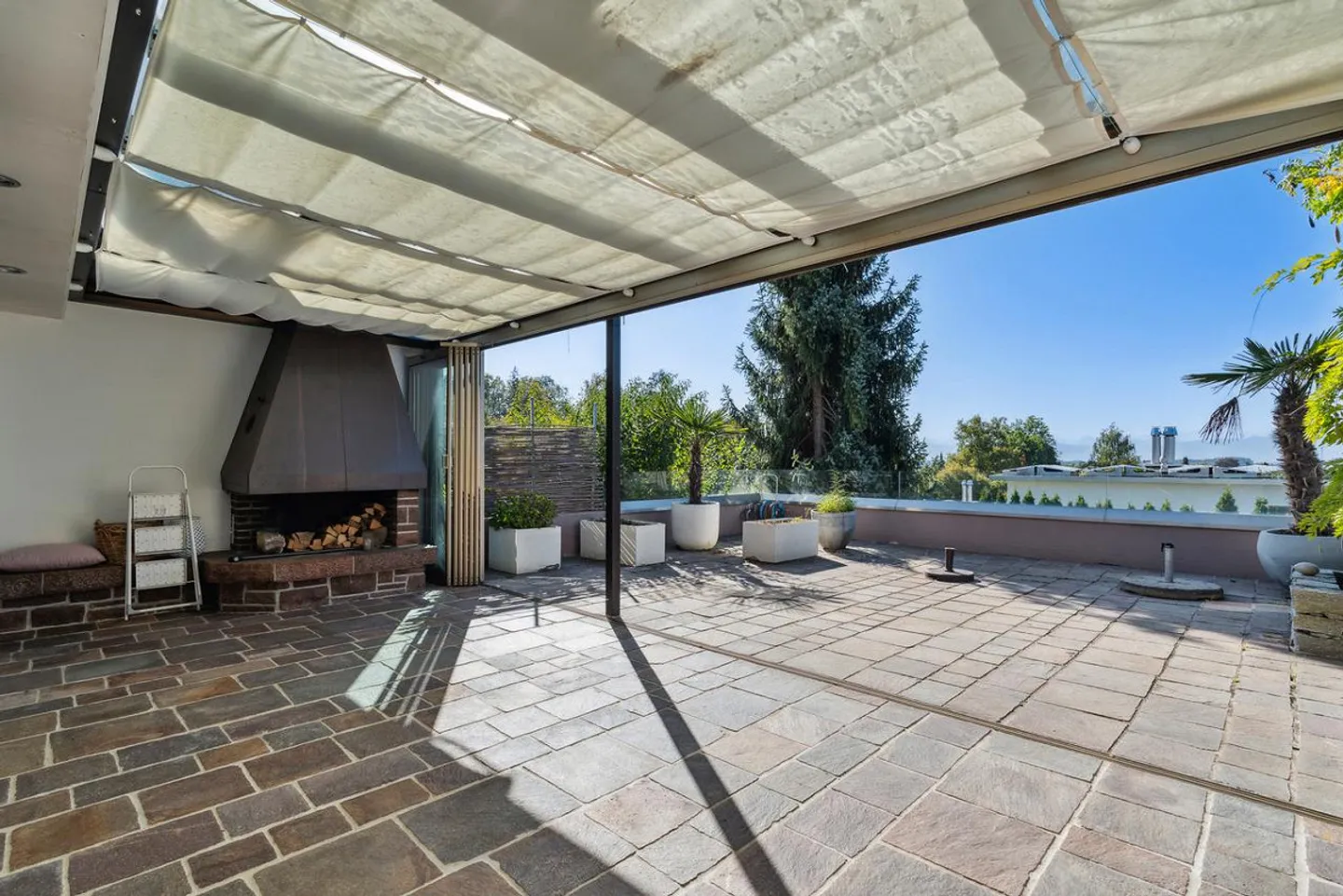 Terrassenhaus mit Alpenblick - Foto 1 von 4