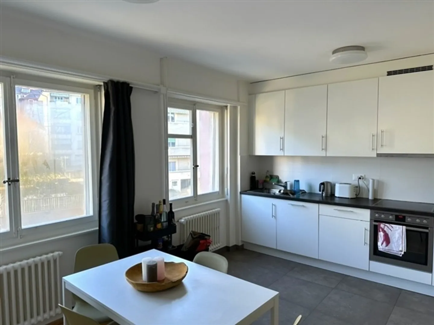 Appartement rénové et bien situé de 2,5 pièces à Prilly - Photo 2 sur 5