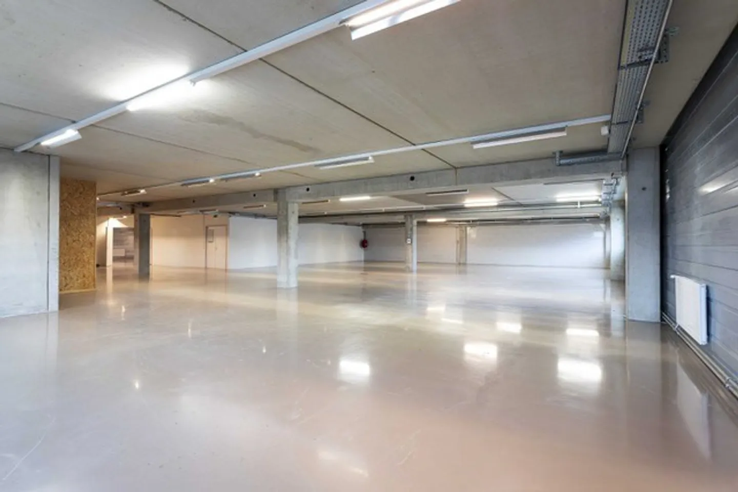 700 m² große Werkstatt, Labor, Lager und Büroflächen zur Miete in Nyon - Foto 3 von 4