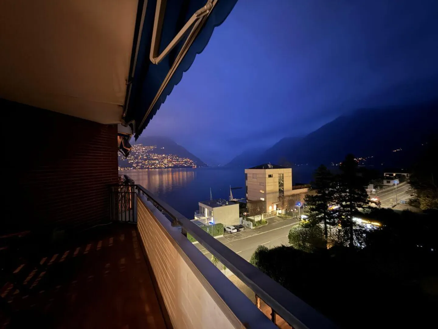 PARADISO · RENOVIERTES UND MÖBLIERTES 2,5-ZIMMER-APARTMENT · SEEBLICK AN EINEM AUSGEZEICHNETEN ORT - Foto 8 von 18