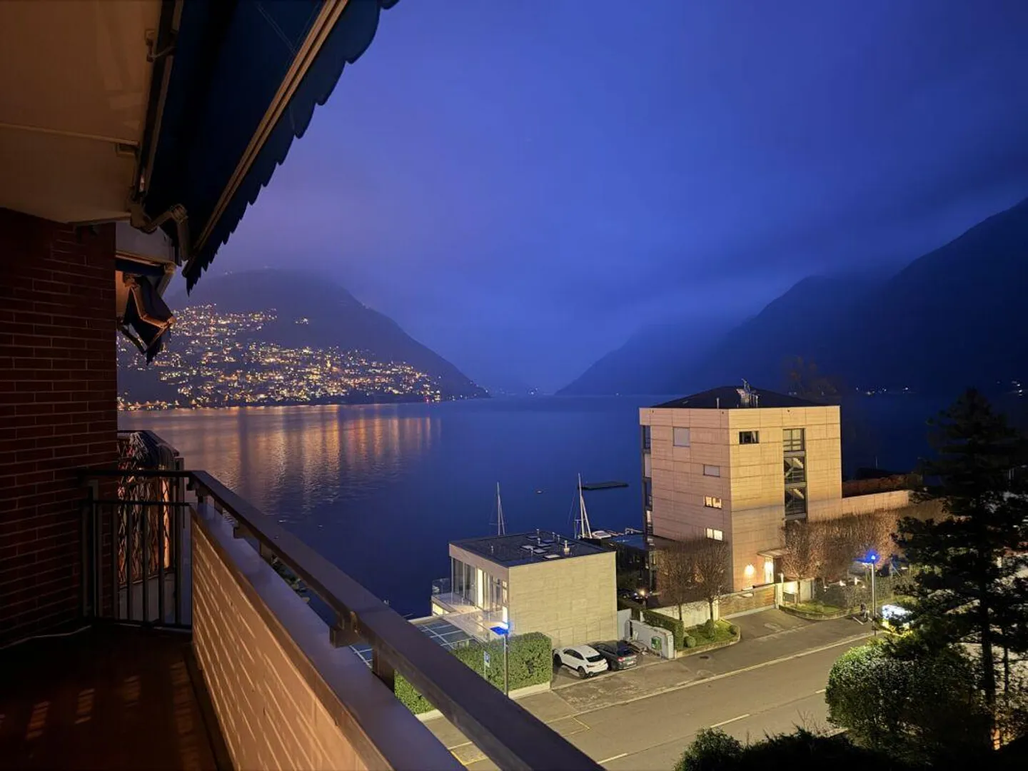 PARADISO · RENOVIERTES UND MÖBLIERTES 2,5-ZIMMER-APARTMENT · SEEBLICK AN EINEM AUSGEZEICHNETEN ORT - Foto 11 von 18