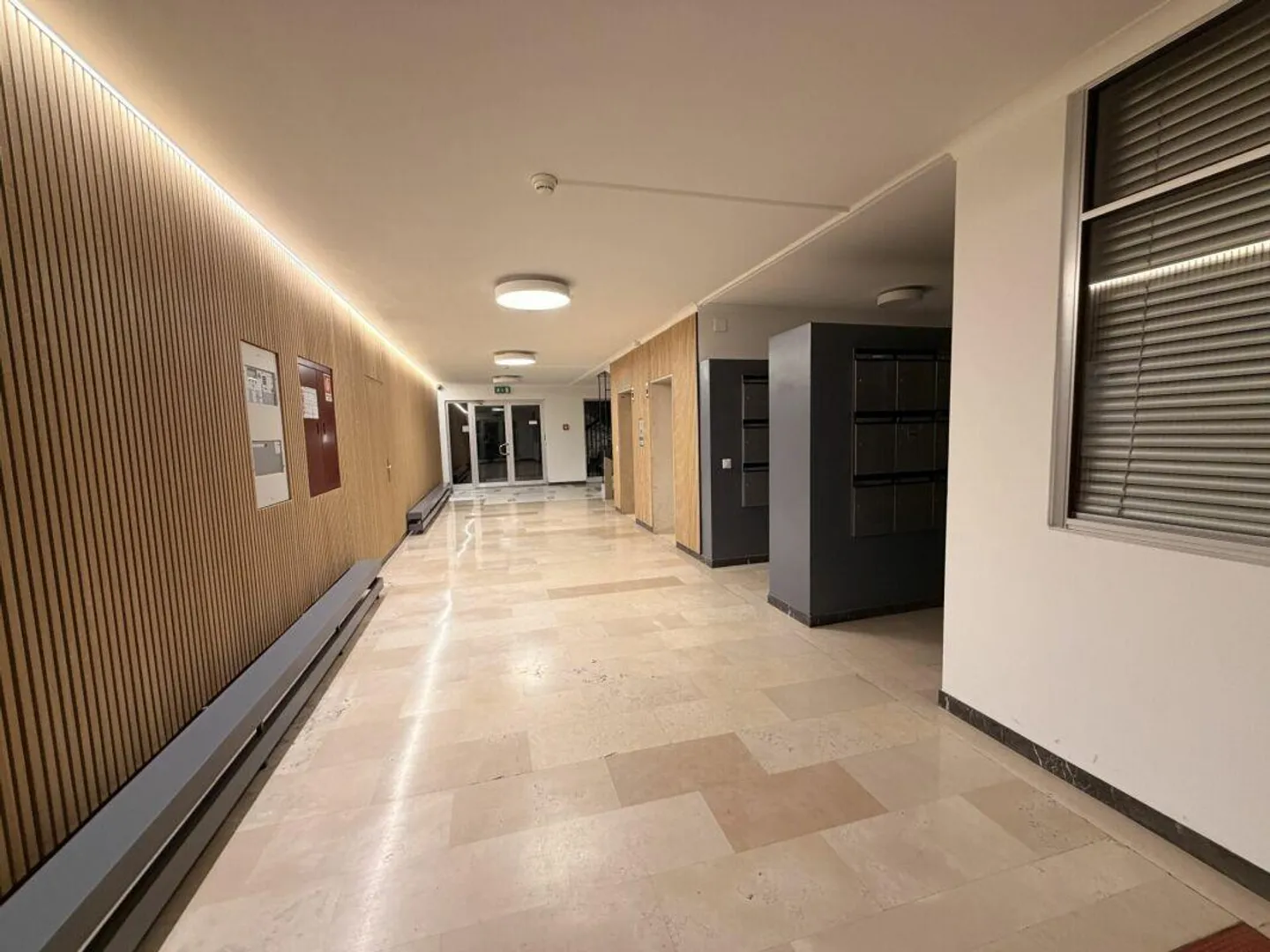 PARADISO · RENOVIERTES UND MÖBLIERTES 2,5-ZIMMER-APARTMENT · SEEBLICK AN EINEM AUSGEZEICHNETEN ORT - Foto 13 von 18