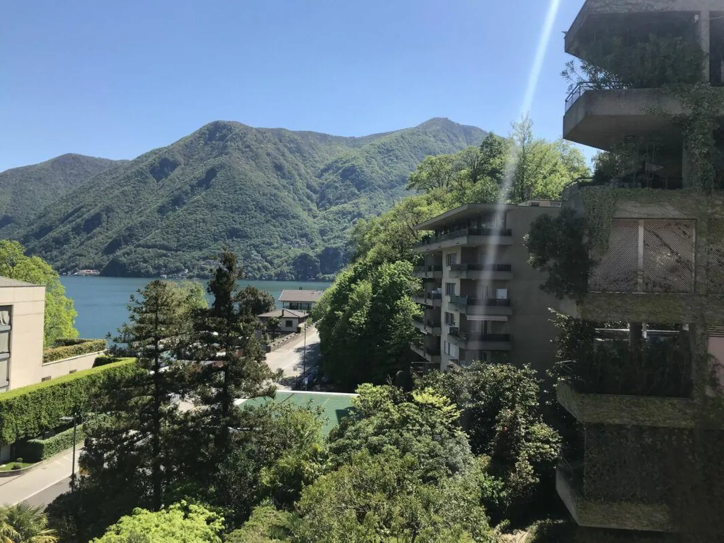 PARADISO · RENOVIERTES UND MÖBLIERTES 2,5-ZIMMER-APARTMENT · SEEBLICK AN EINEM AUSGEZEICHNETEN ORT - Foto 16 von 18