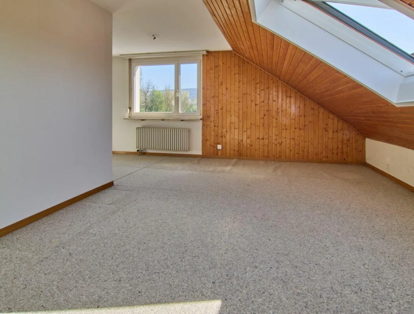 5.5 Z' semi-detached house with large garden and private garage box - Photo 8 of 13