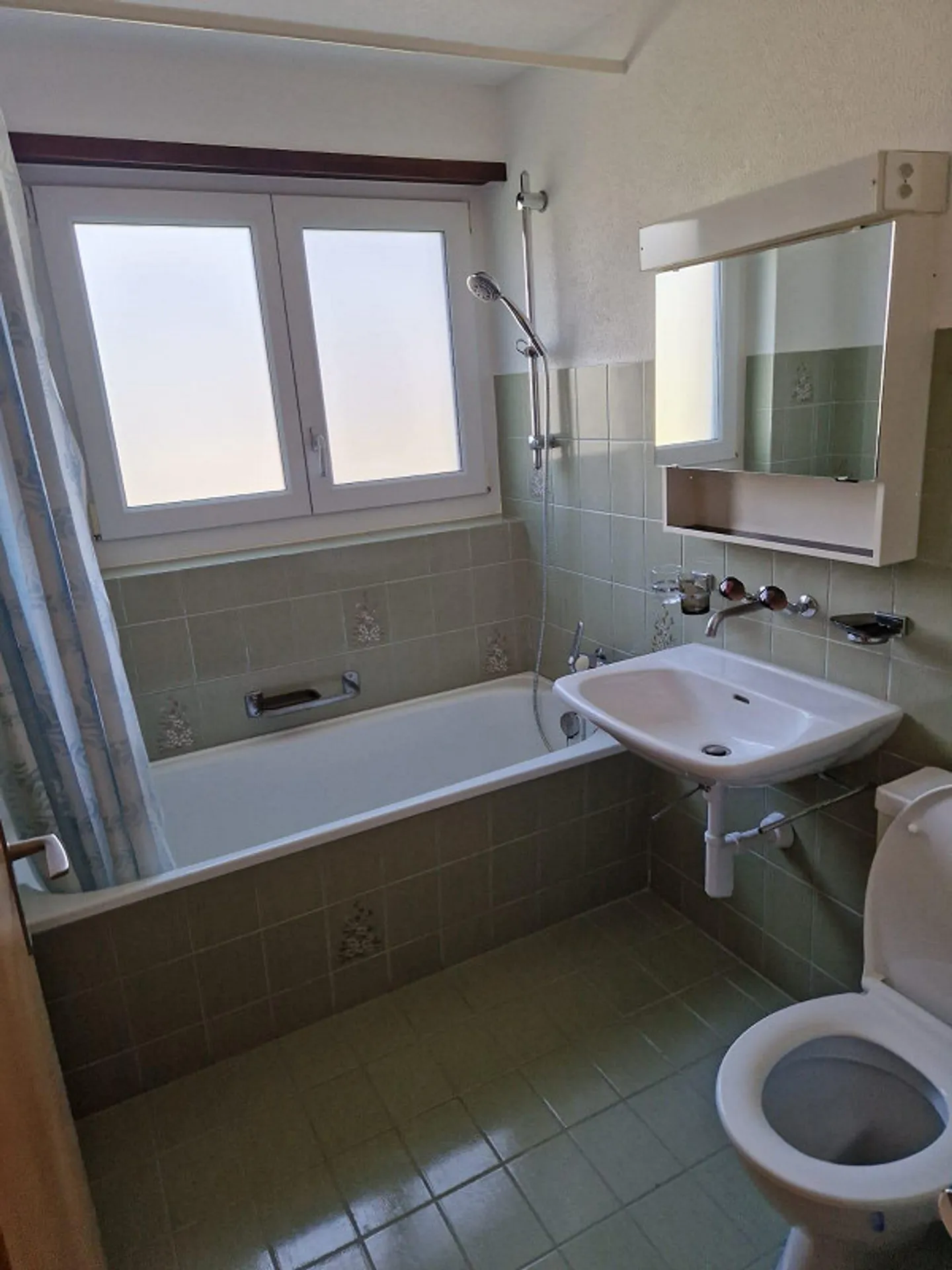 Beautiful Apartment - Photo 2 of 9