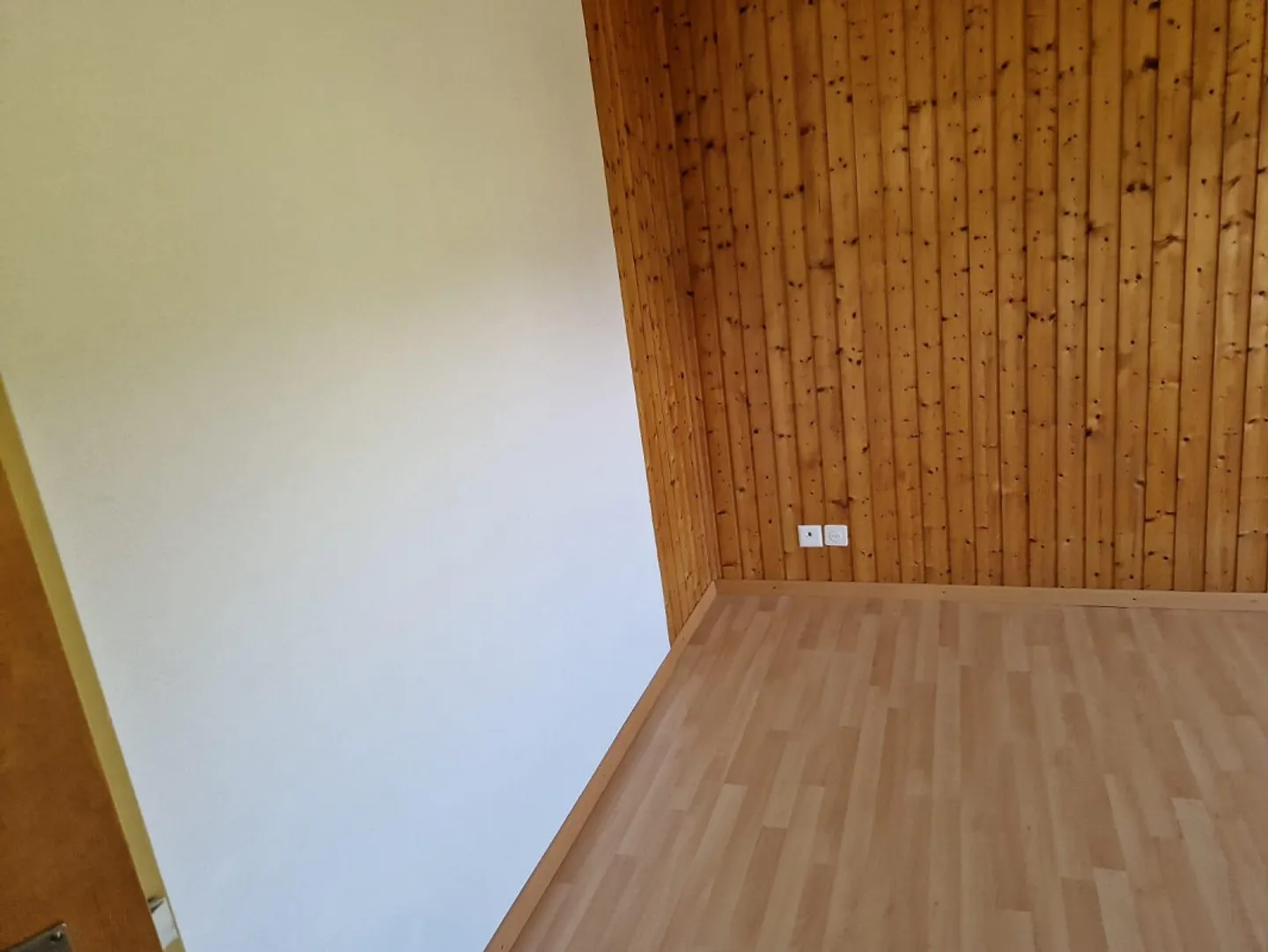 Beautiful Apartment - Photo 3 of 9