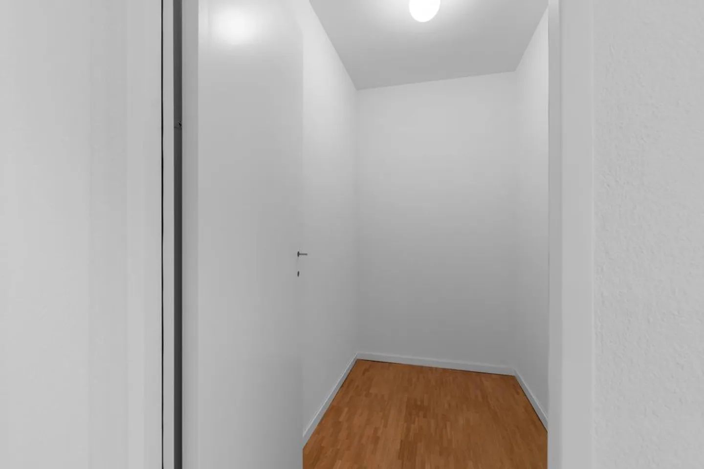 SUMMER PROMOTION - Bright 3.5 Room Apartment with Balcony! - Photo 5 of 9