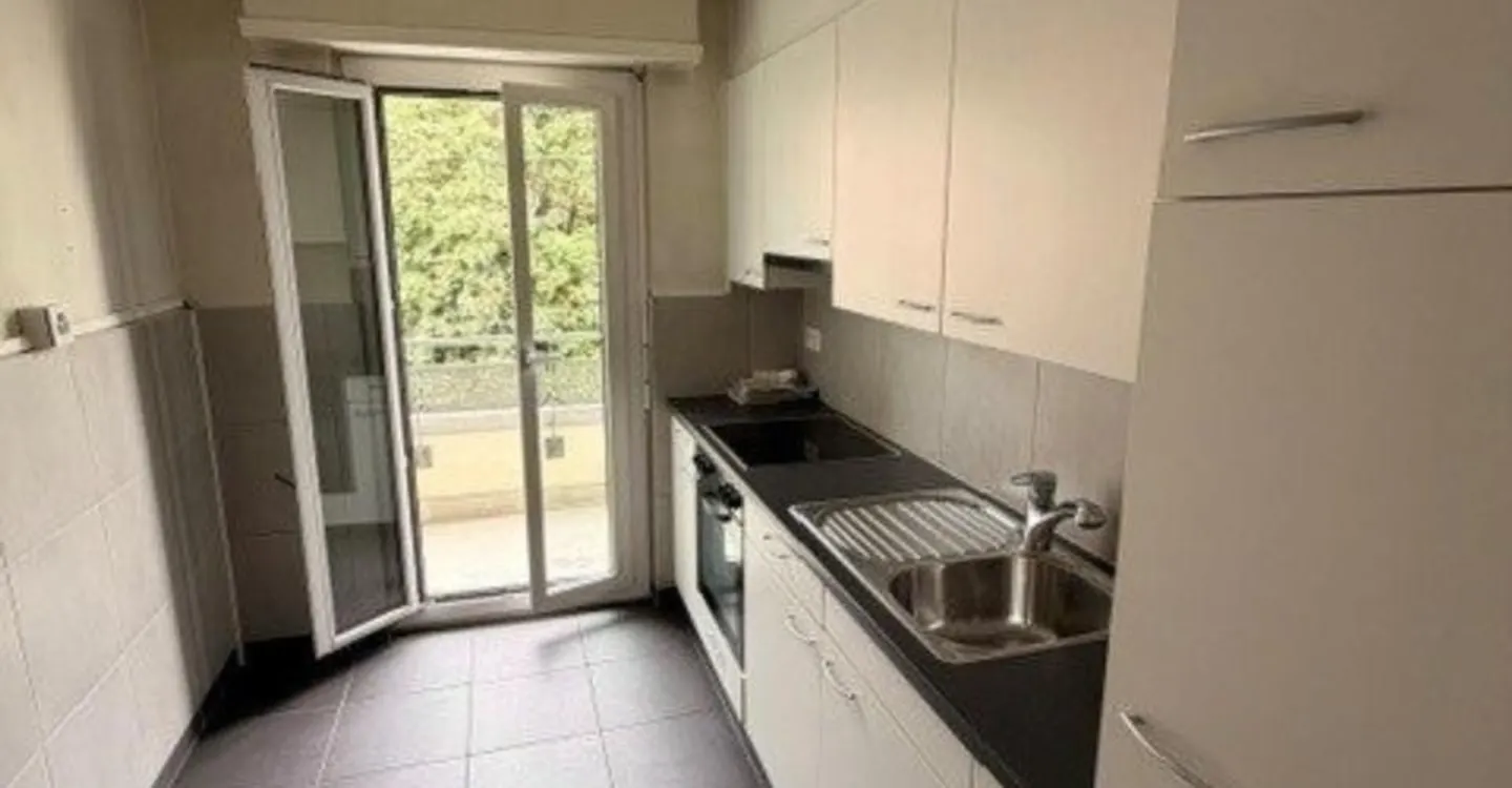 Appartement Charmant avec Vue sur le Lac - Photo 2 sur 7