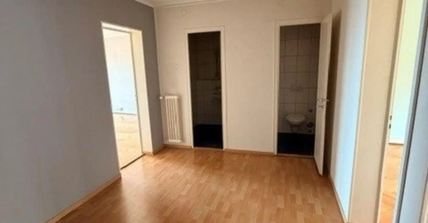 Appartement Charmant avec Vue sur le Lac - Photo 4 sur 7
