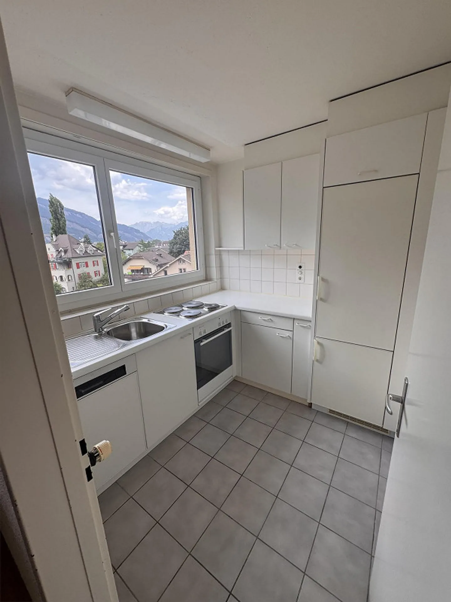 Grande appartement de 3,5 pièces - Photo 2 sur 15