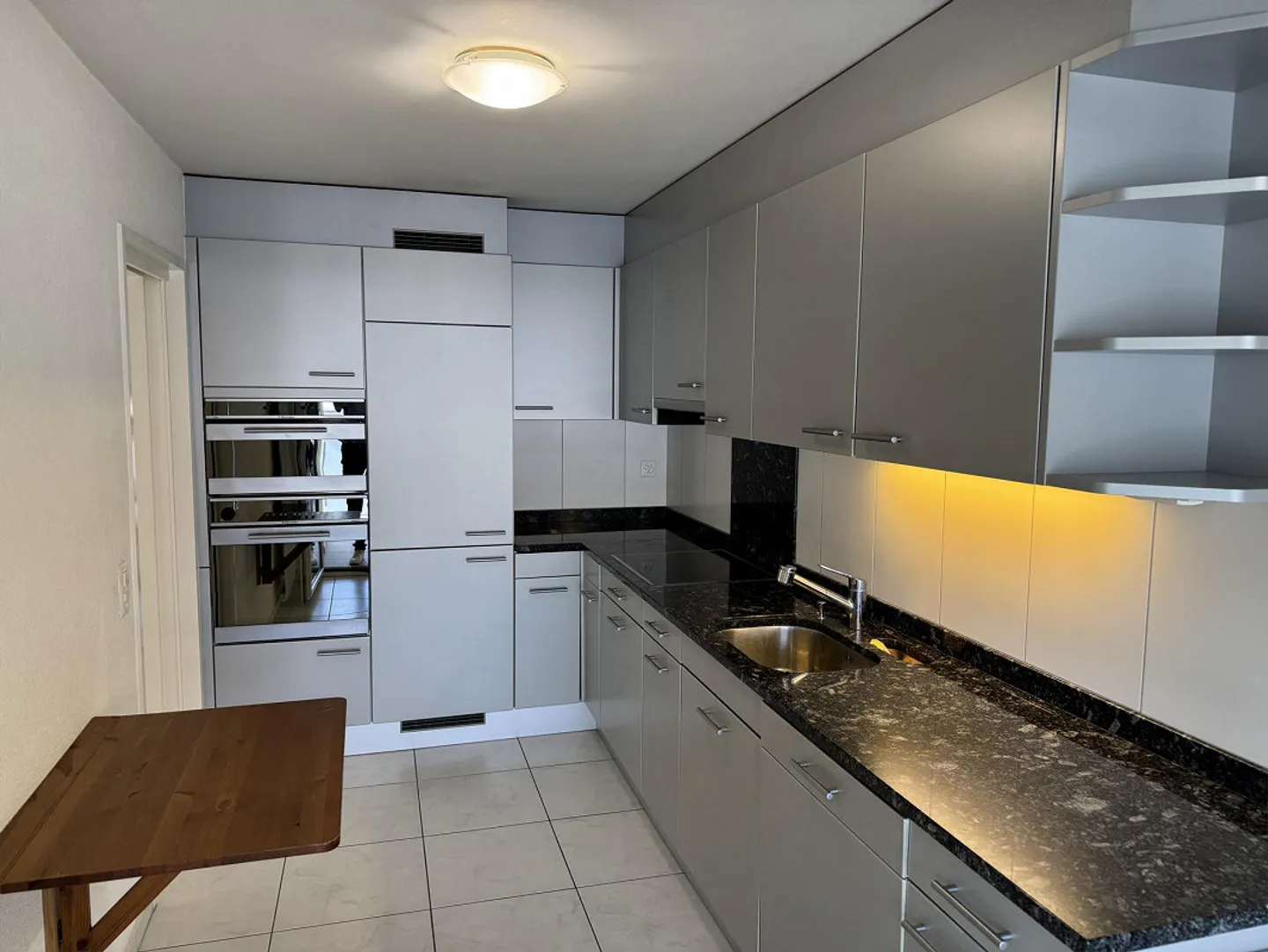 Bel appartement avec grand balcon dans une rue latérale calme - Photo 3 sur 9
