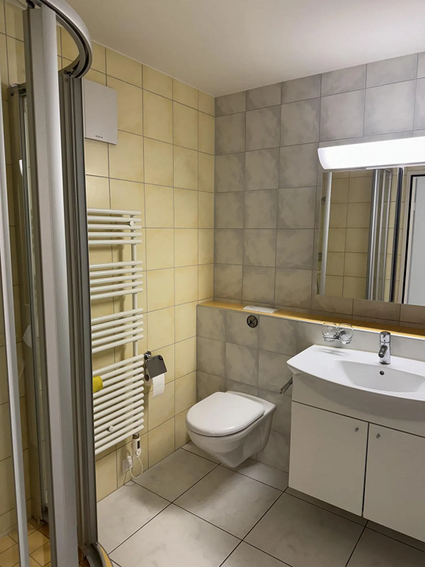 Bel appartement avec grand balcon dans une rue latérale calme - Photo 4 sur 9