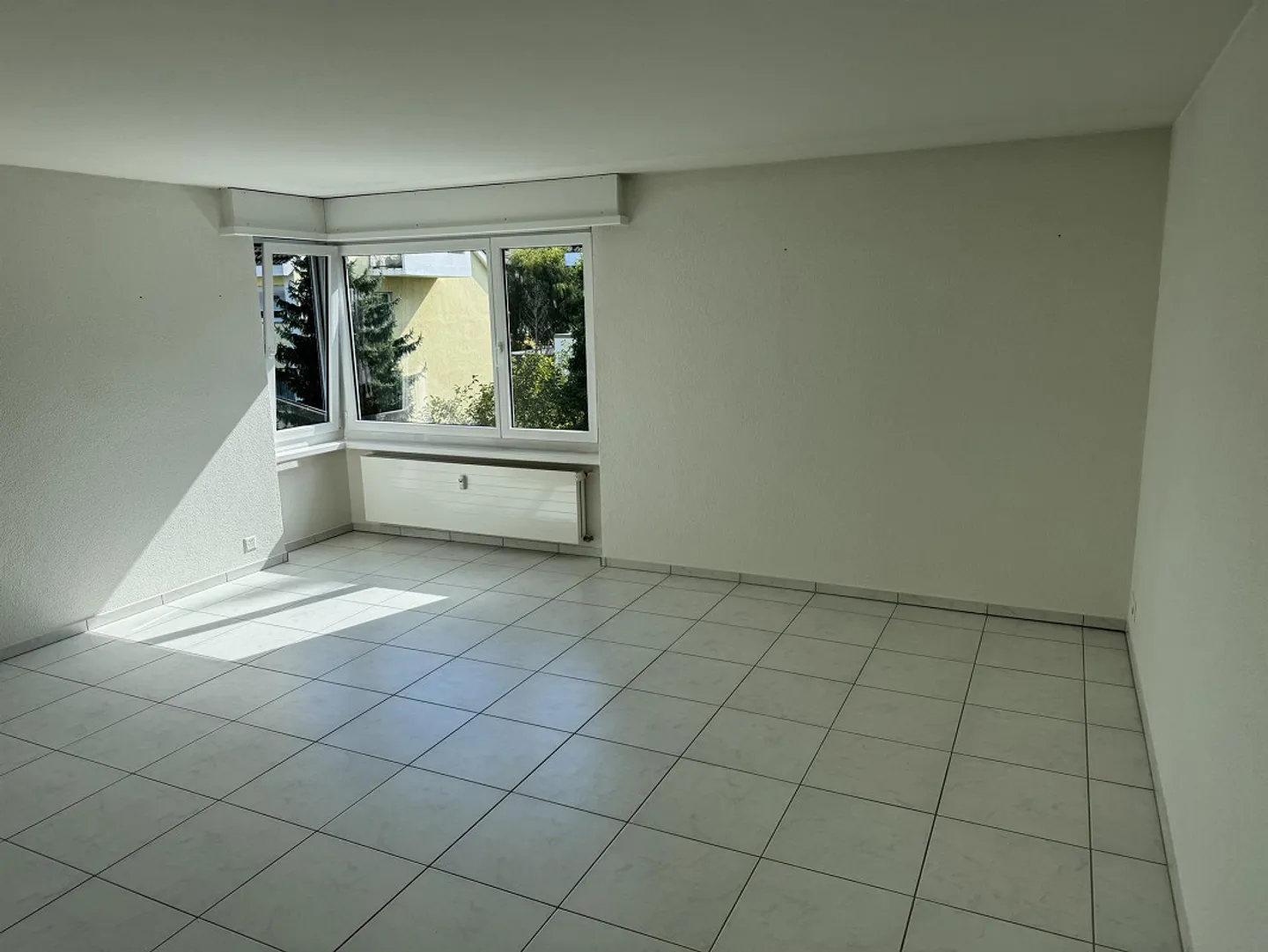 Bel appartement avec grand balcon dans une rue latérale calme - Photo 5 sur 9