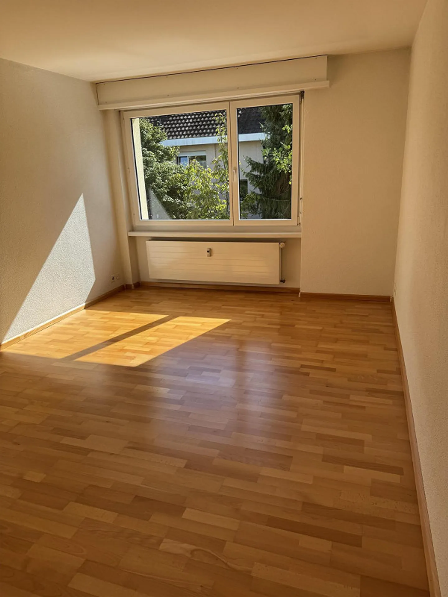 Bel appartement avec grand balcon dans une rue latérale calme - Photo 6 sur 9