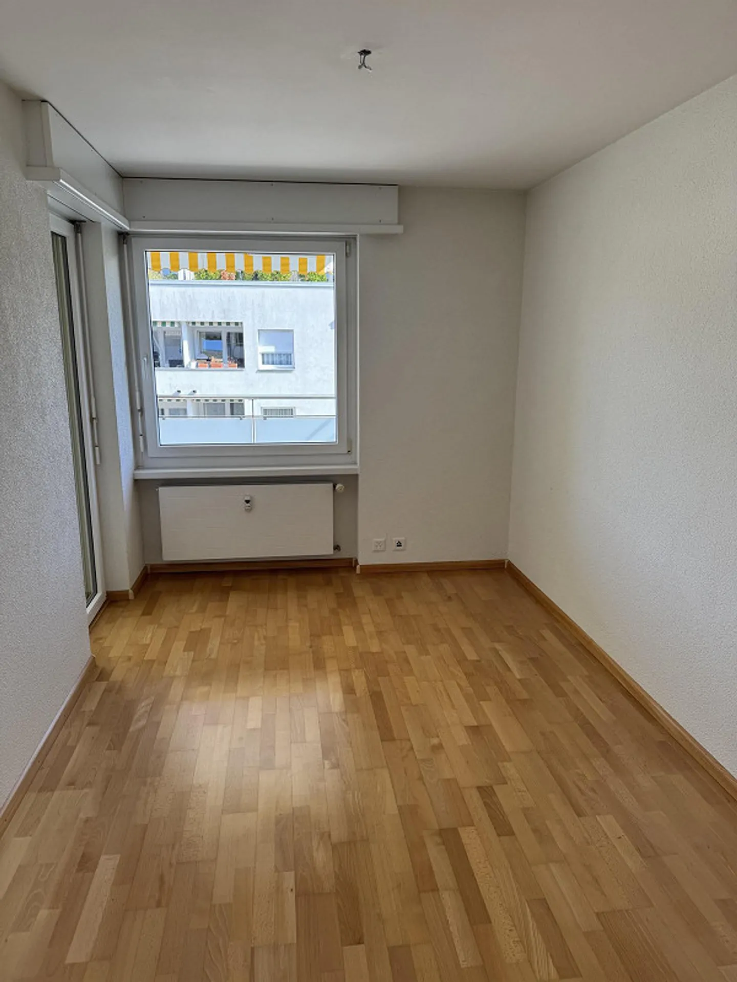 Bel appartement avec grand balcon dans une rue latérale calme - Photo 7 sur 9