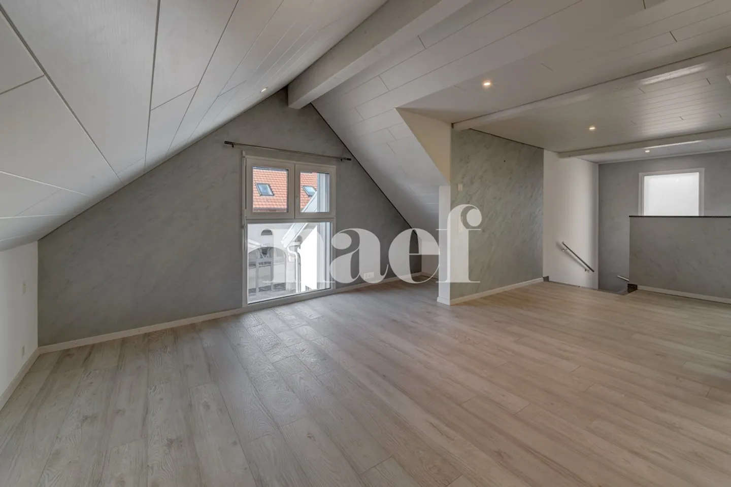 House composed of two independent apartments - Photo 5 of 12