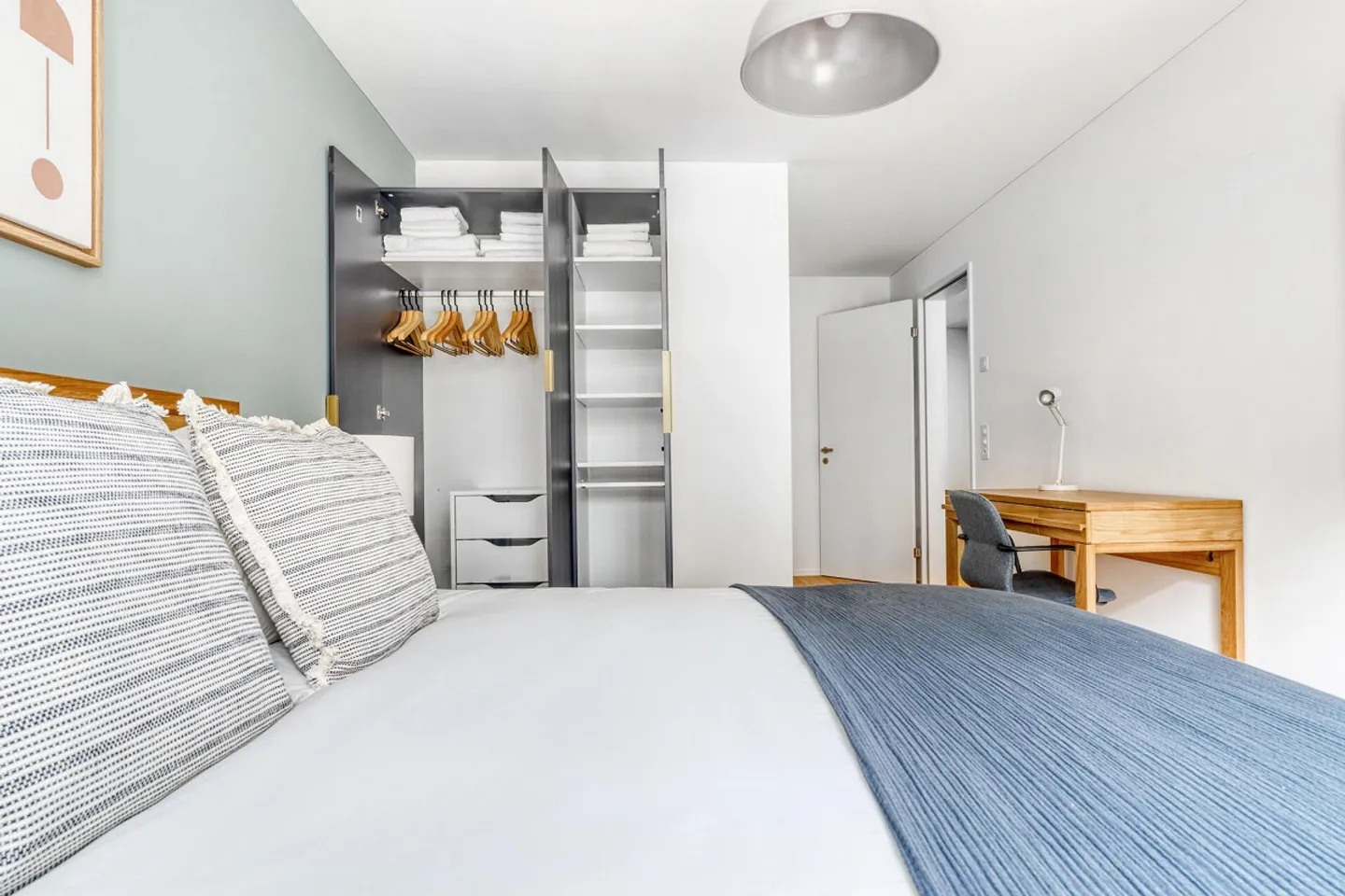 Modern 4.5-room apartment by the beautiful Sihl in District 2 - Photo 6 of 14