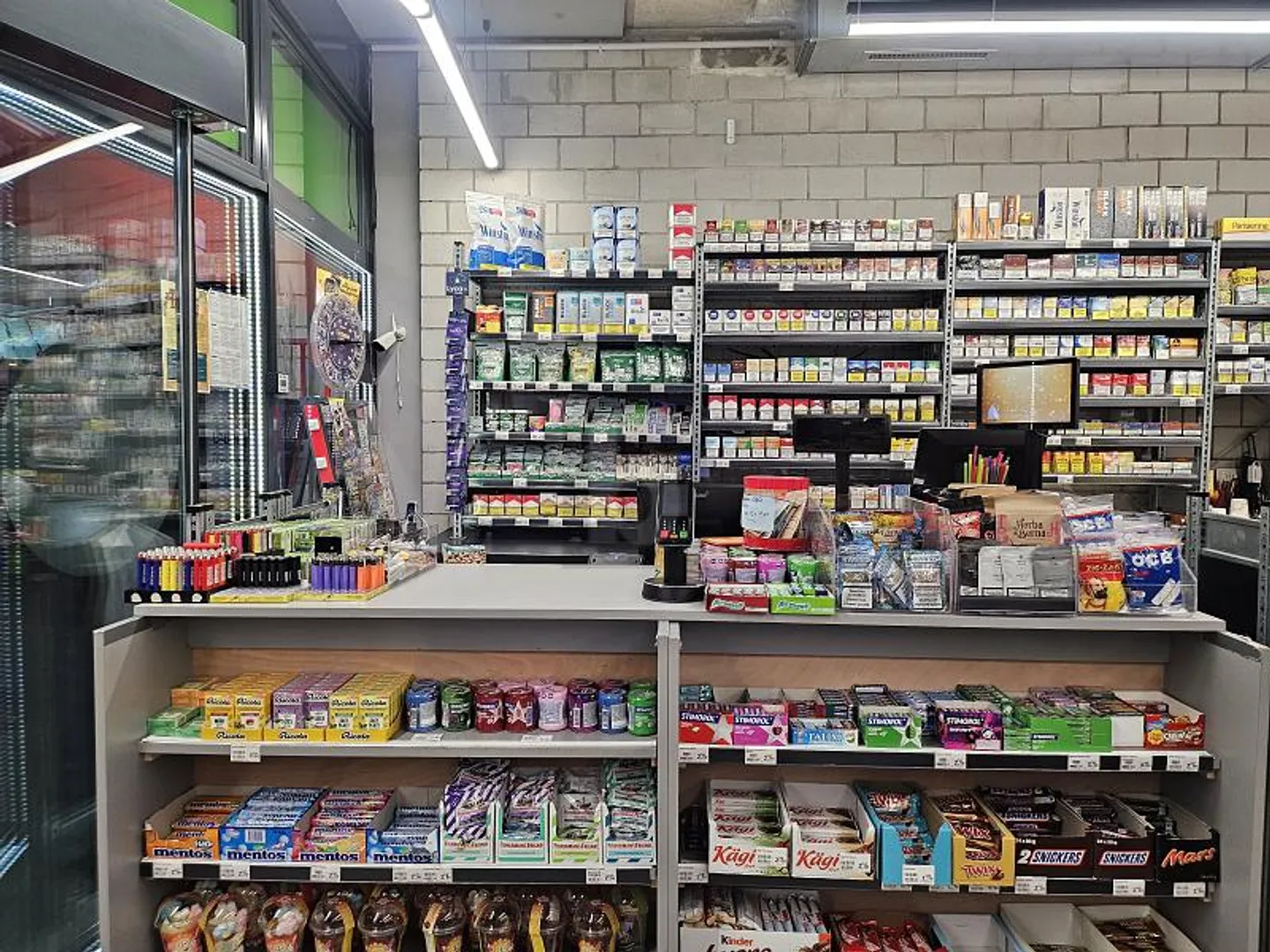 EMPLACEMENT ATTRACTIF ET RENTABLE À LA GARE - Photo 2 sur 6