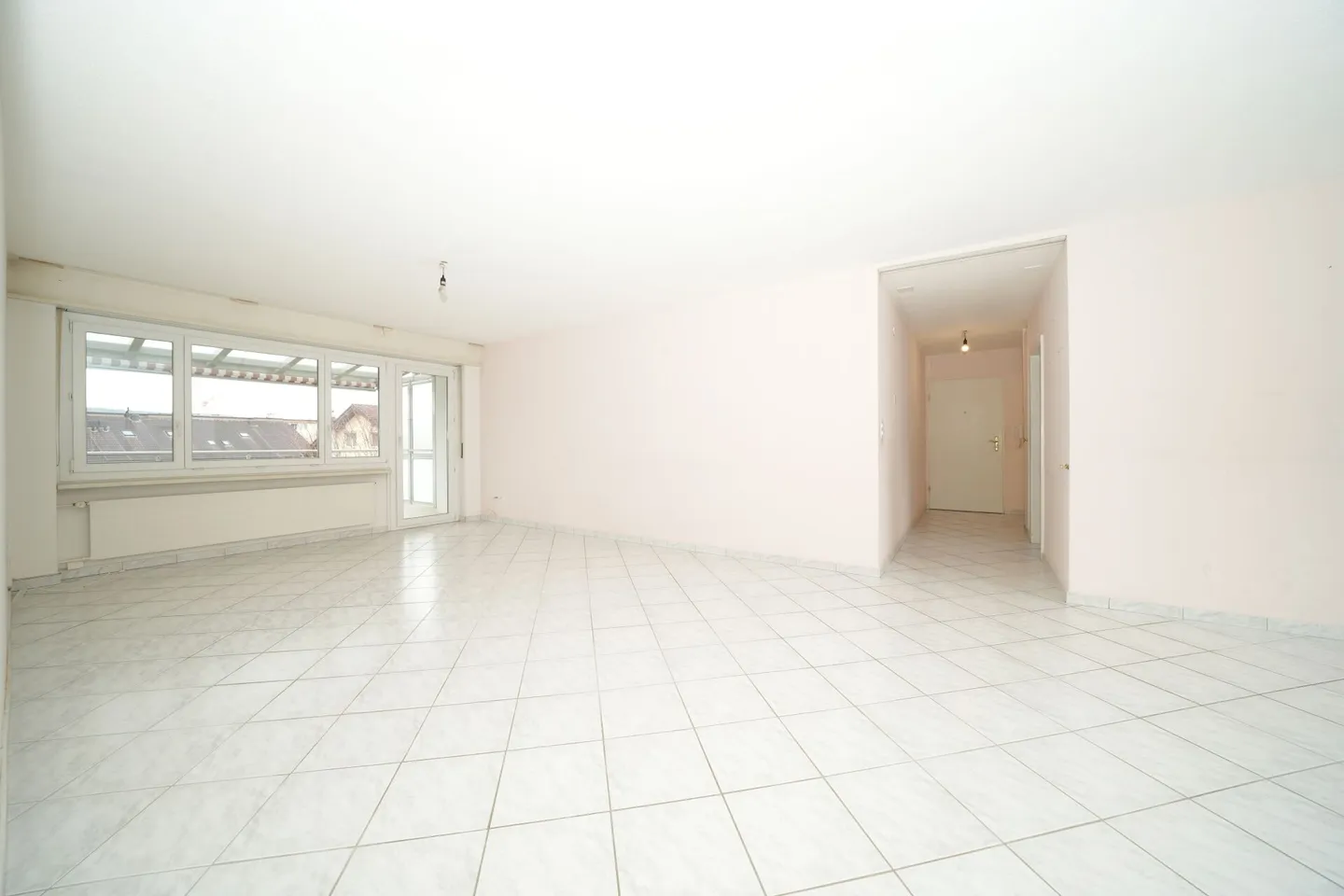 Appartement confortable avec grand balcon dans un emplacement calme - Photo 3 sur 9