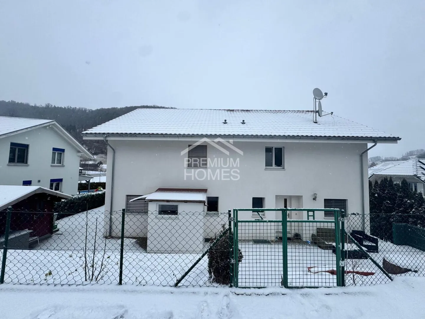Single-family house with garden and terrace - Photo 1 of 9