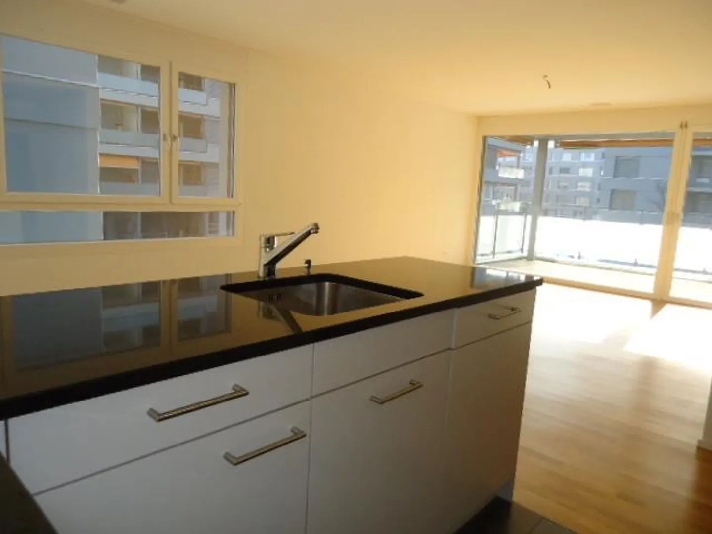 ***3'5ZWG**92m2**1st floor**Corner balcony - Photo 3 of 11