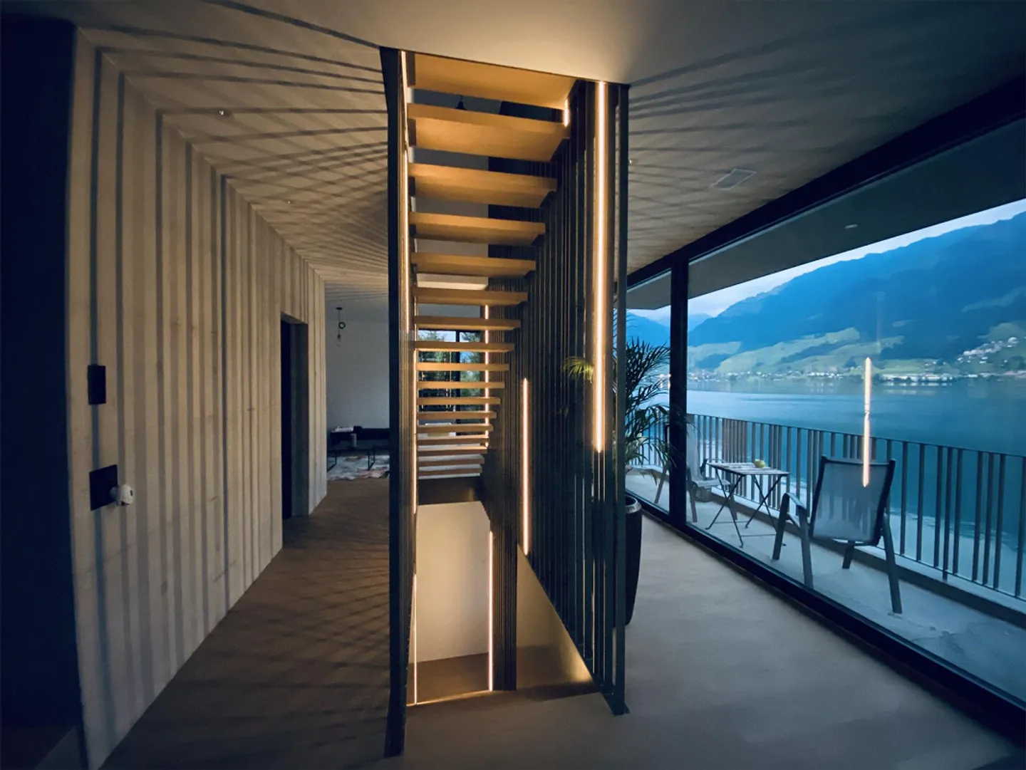 Maison de lac exclusive de 4,5 pièces avec standard de propriété et accès direct au lac - Photo 2 sur 24