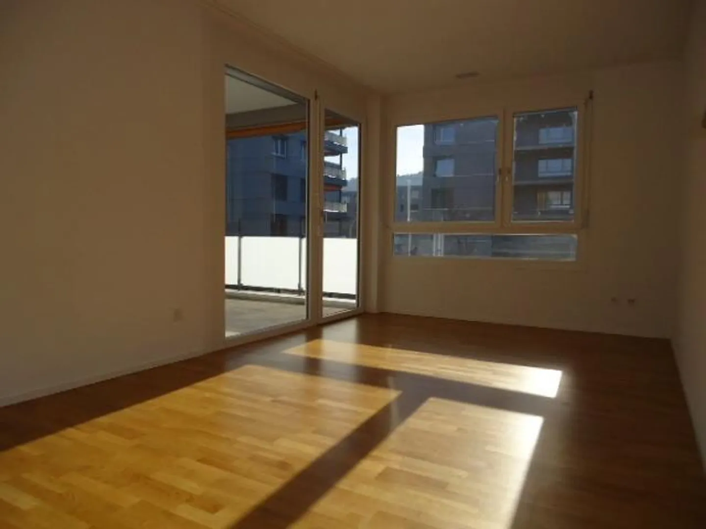 ***3'5ZWG**92m2**1st floor**Corner balcony - Photo 7 of 11