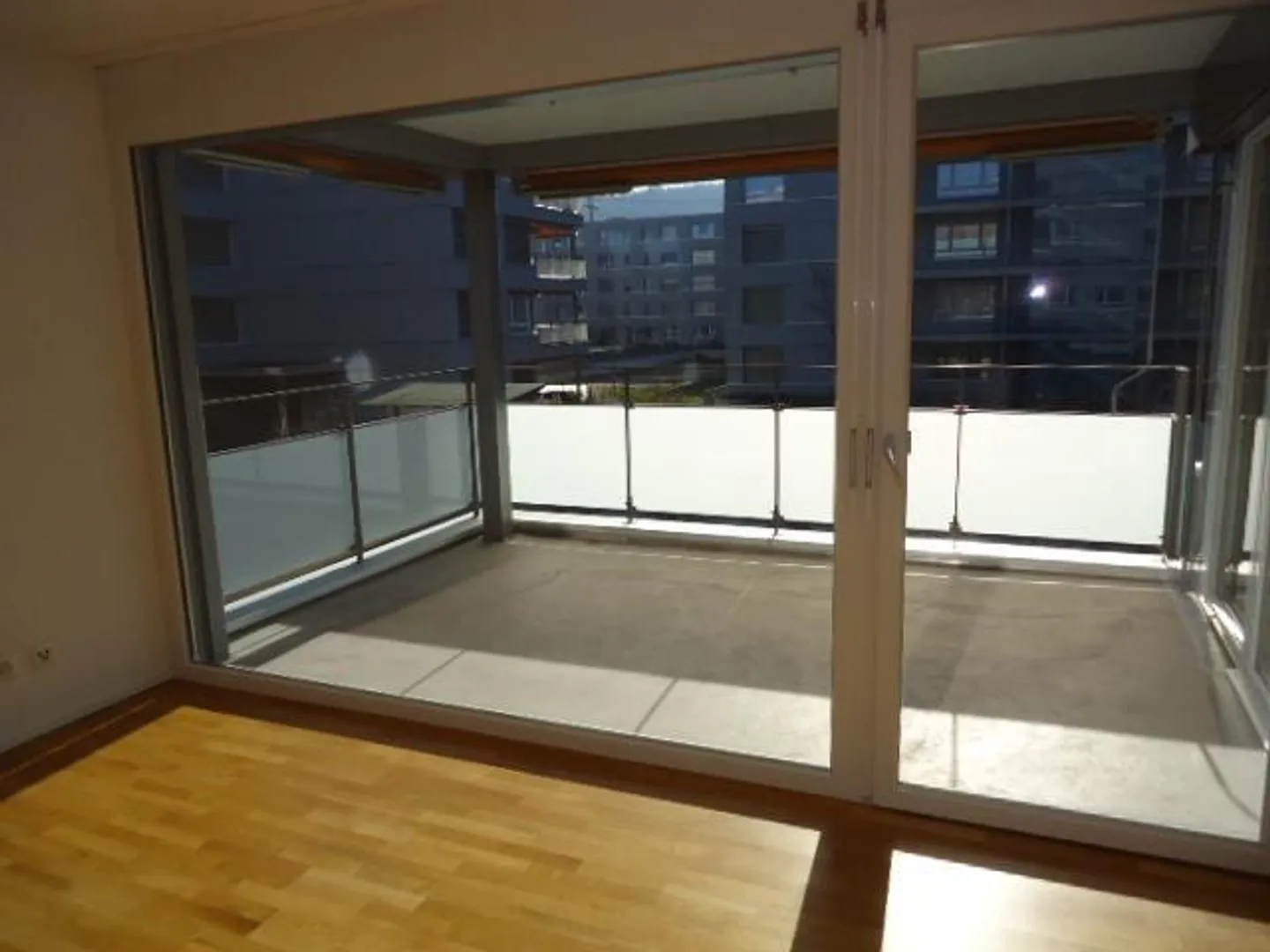 ***3'5ZWG**92m2**1st floor**Corner balcony - Photo 8 of 11