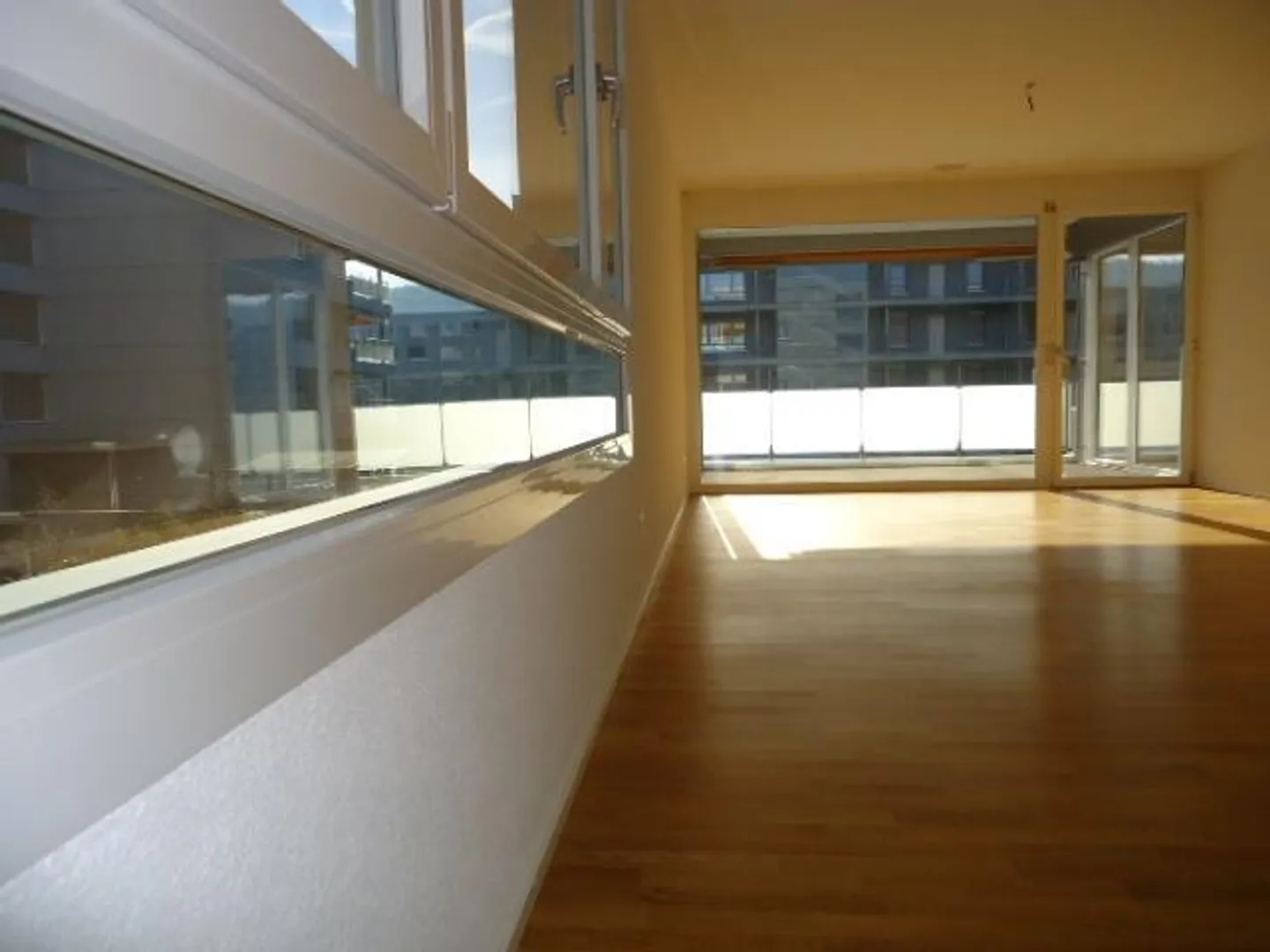 ***3'5ZWG**92m2**1st floor**Corner balcony - Photo 9 of 11